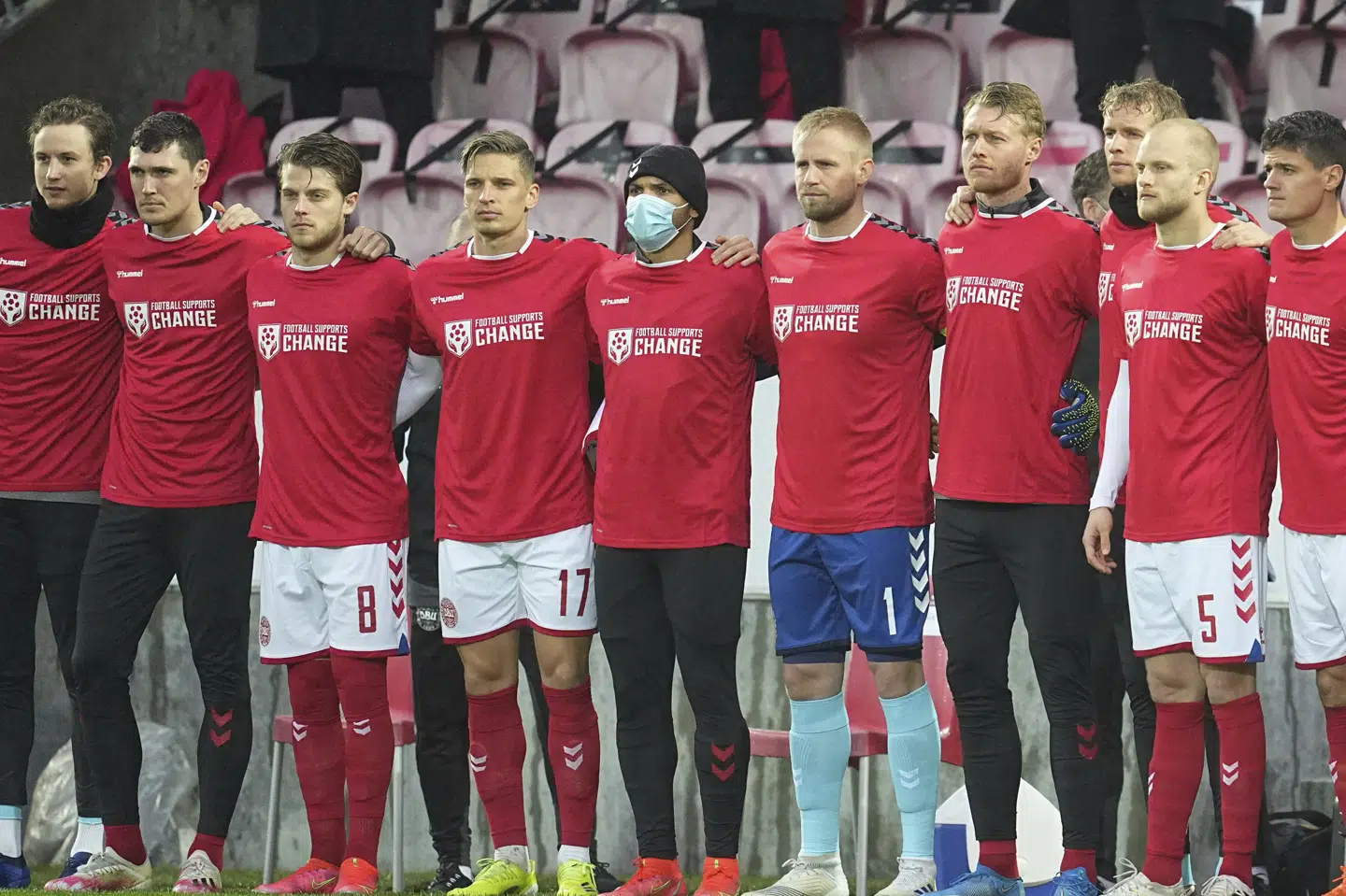 Det danske landshold trak i marts i trøjer med ordene Football supports change (fodbold støtter forandring) før en VM-kvalifikationskamp mod Moldova i Herning. Kim Price/Ritzau Scanpix