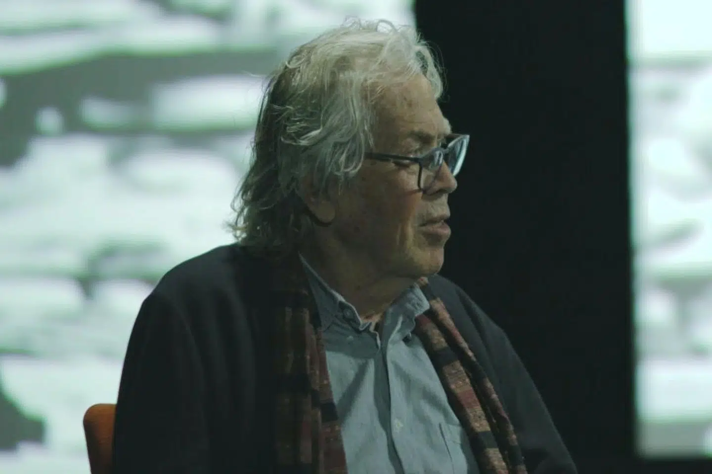 - Hvis cykelsporten kan give os noget, så er det også forståelsen af det store nederlag. Den store taber. Det skal man altså værdsætte, siger Jørgen Leth blandt andet i det nye program Bastian Emil & Jørgen Leth. (Stillfoto) Discovery Networks Danmark/Free