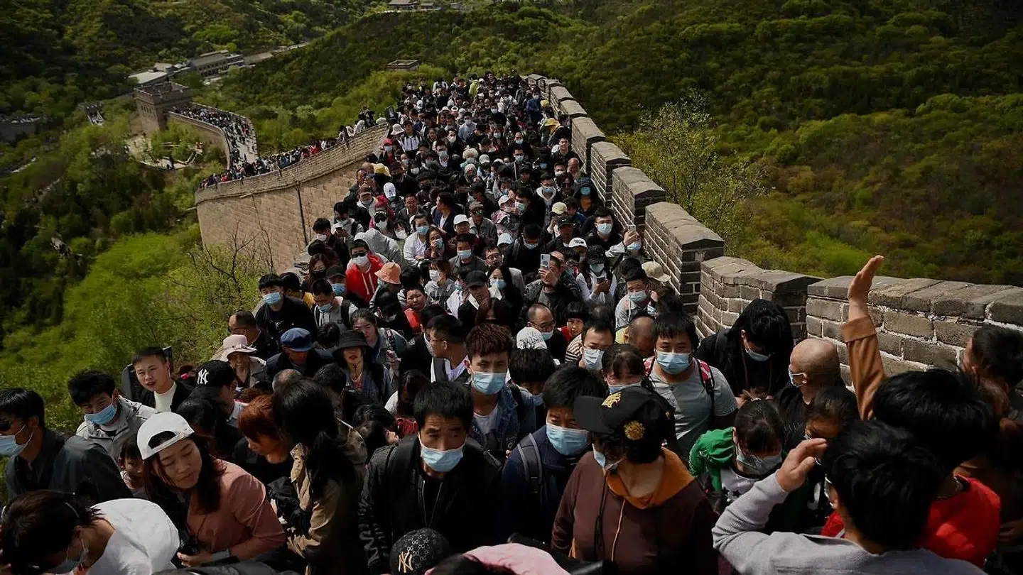 Massevis af kinerese på den kinesiske mur.