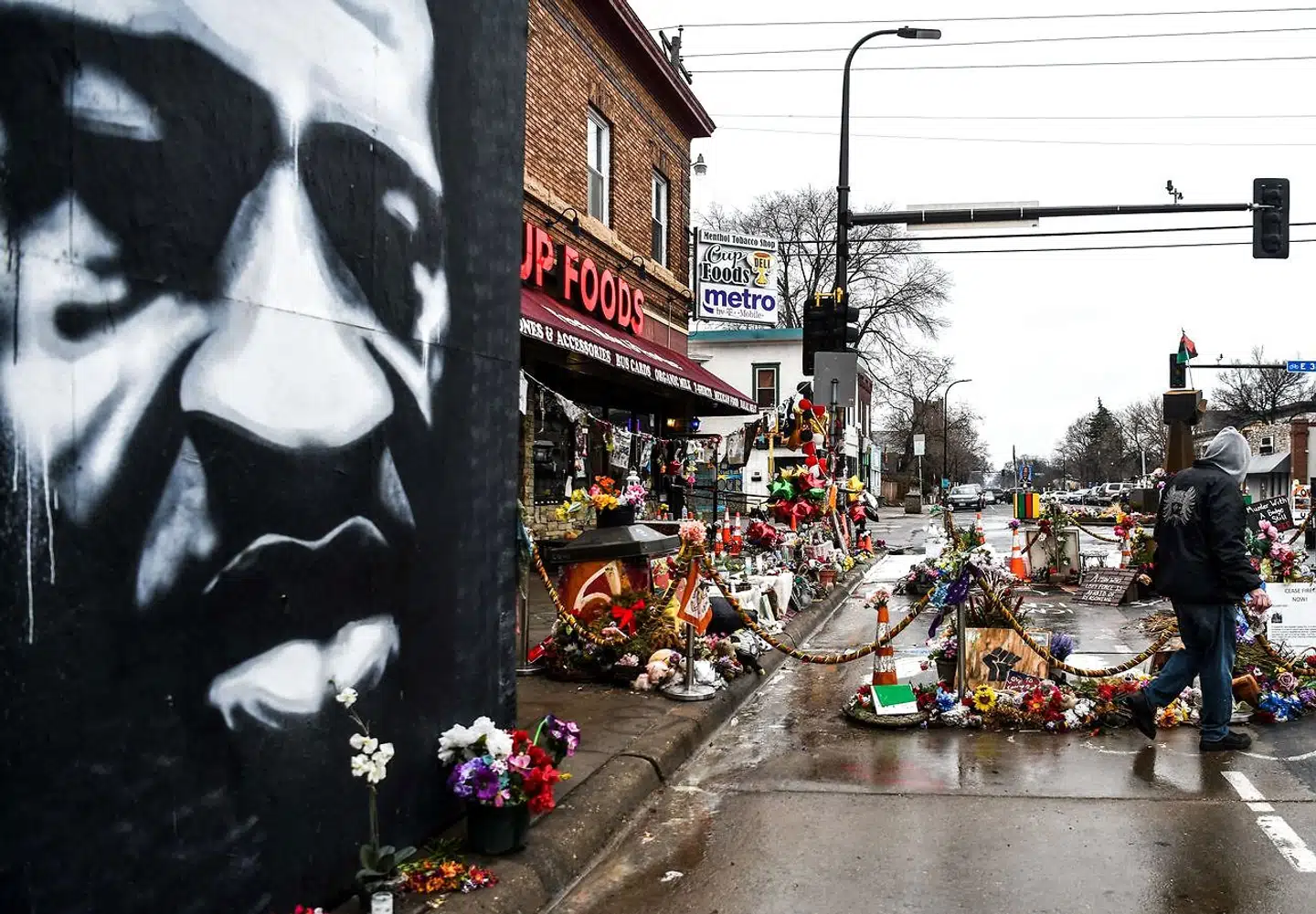 George Floyd mindes i Minneapolis' gader.