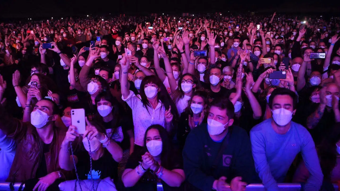 I Barcelona blev der for nylig afholdt en forsøgskoncert for 5.000 mennesker, med en række restriktioner. Seks mennesker blev efterfølgende konstateret smittet.