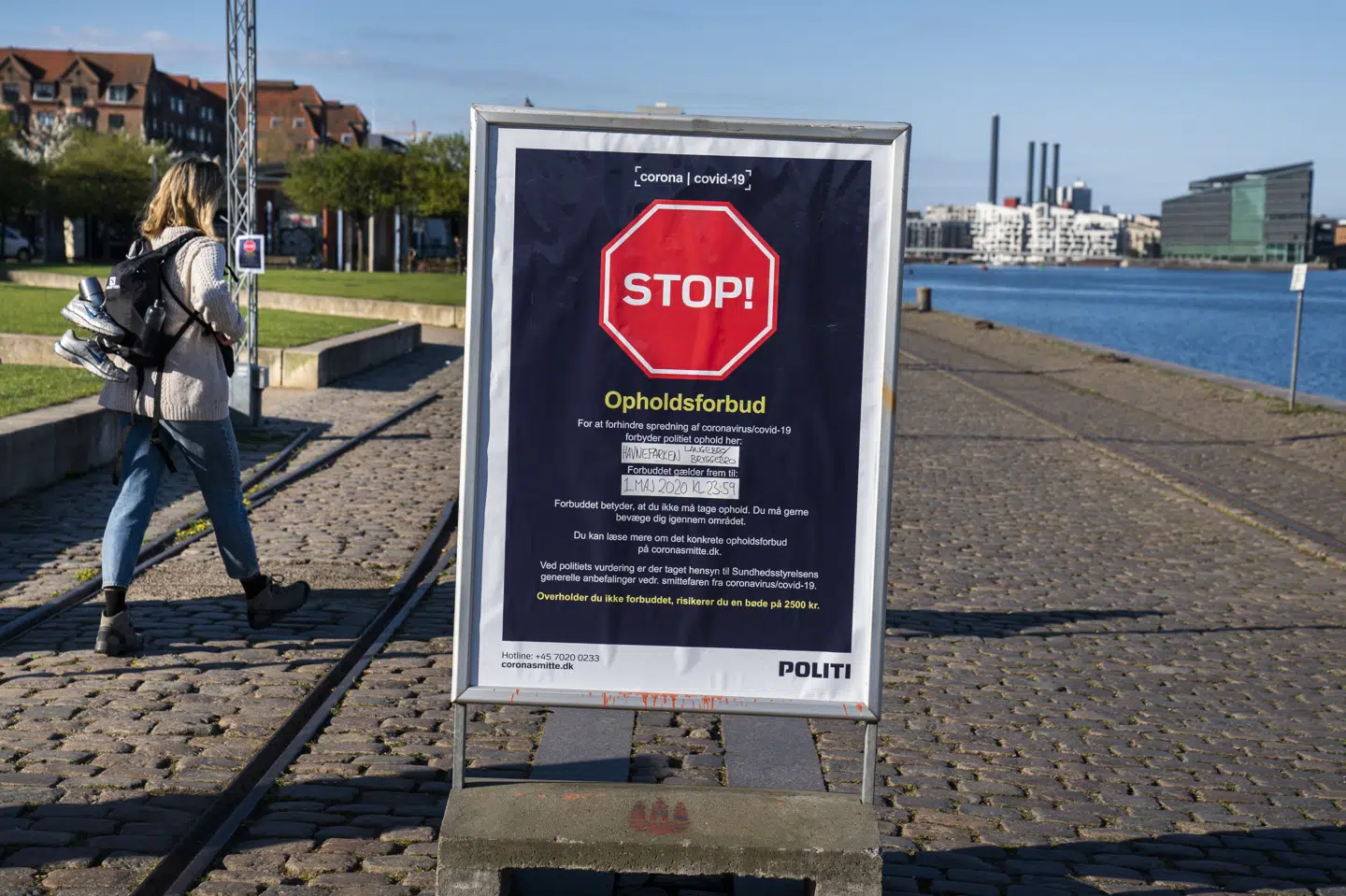 Et opholdsforbud som det der ramte Islands Brygge under den første coronanedlukning, kan blive en realitet i utrygge områder i Danmark, hvis regeringens lovforslag går igennem. (Arkivfoto) Martin Sylvest/Ritzau Scanpix