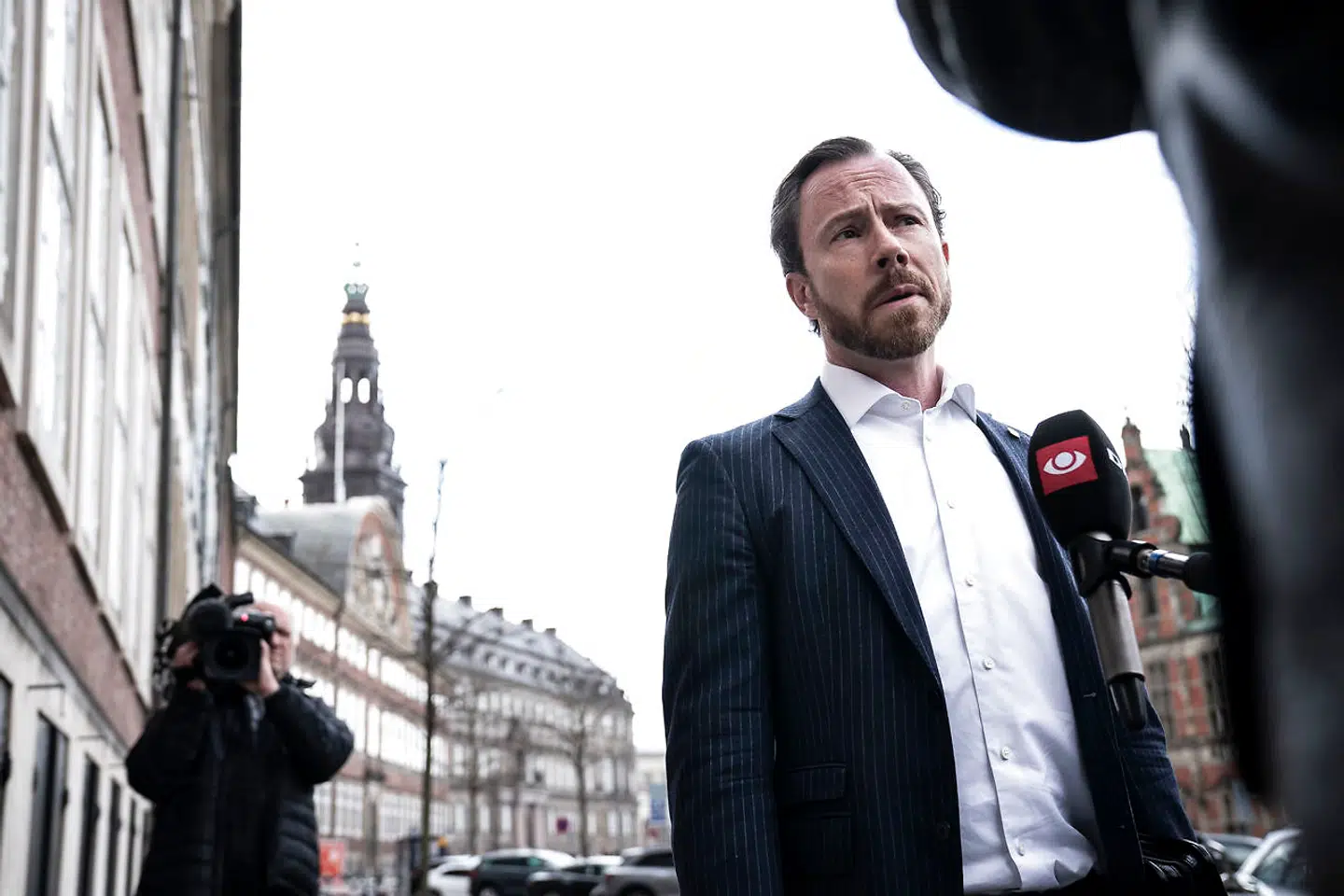Jakob Ellemann-Jensen (V) ankommer til genåbningsforhandlinger i Justitsministeriet mandag den 3. maj 2021.