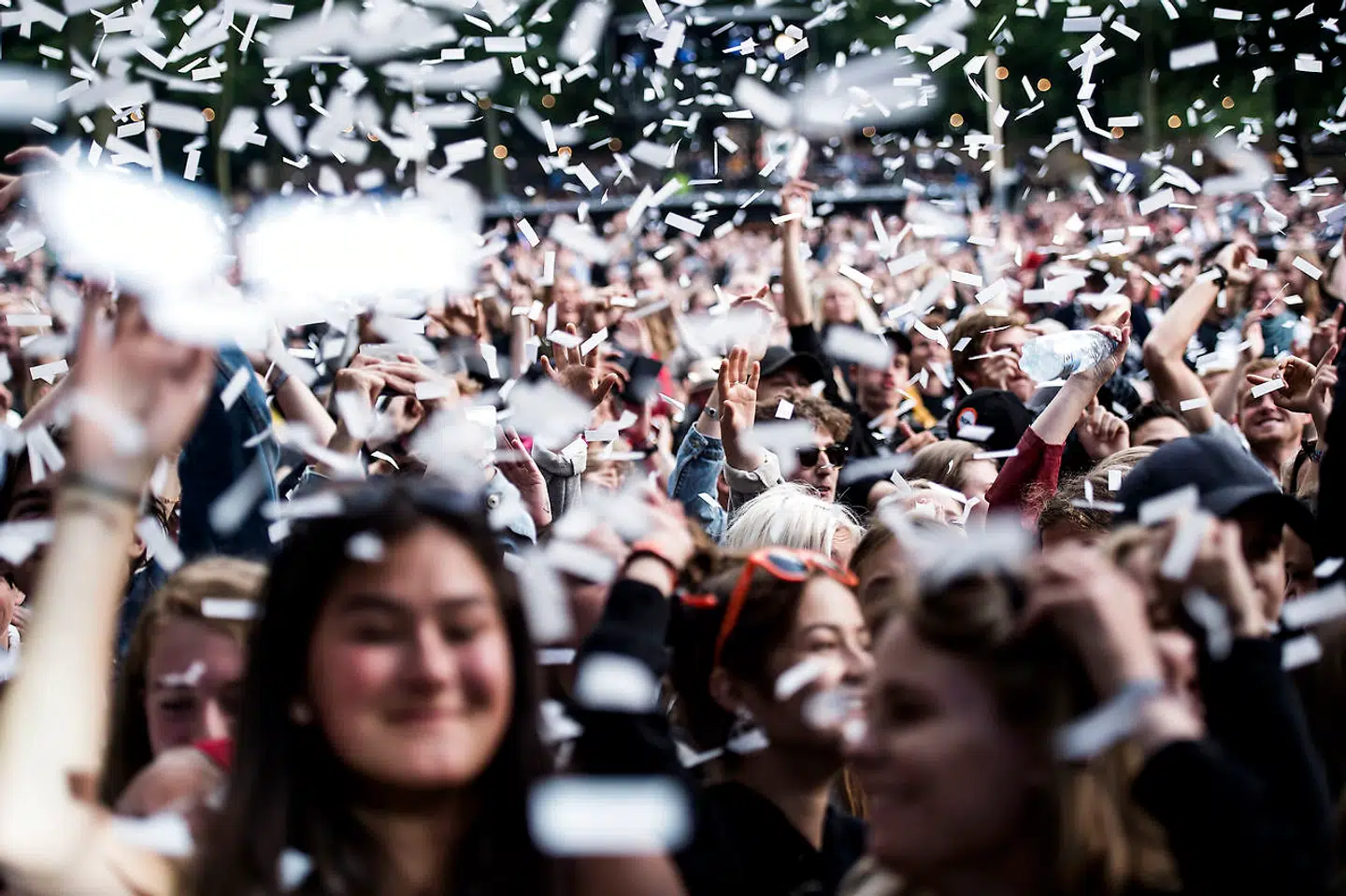 (ARKIV) Martin Jensen spiller på Bøgescenen under SmukFest, lørdag den 12. august 2017. Halvanden time tog det at sælge alle partoutbilletter til Smukfest i Skanderborg, selv om billetterne er sat 300 kroner op, og kun to bands er på plads. Det skriver Ritzau, onsdag den 13. december 2017.. (Foto: Sarah Christine Nørgaard/Scanpix 2017)