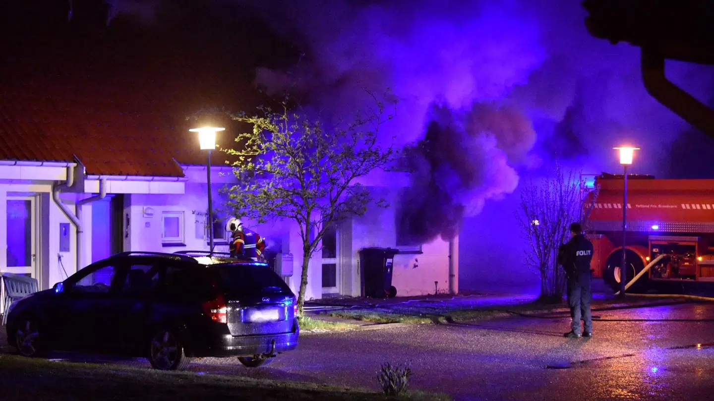 Politiet måtte evakuere naboejendommene.