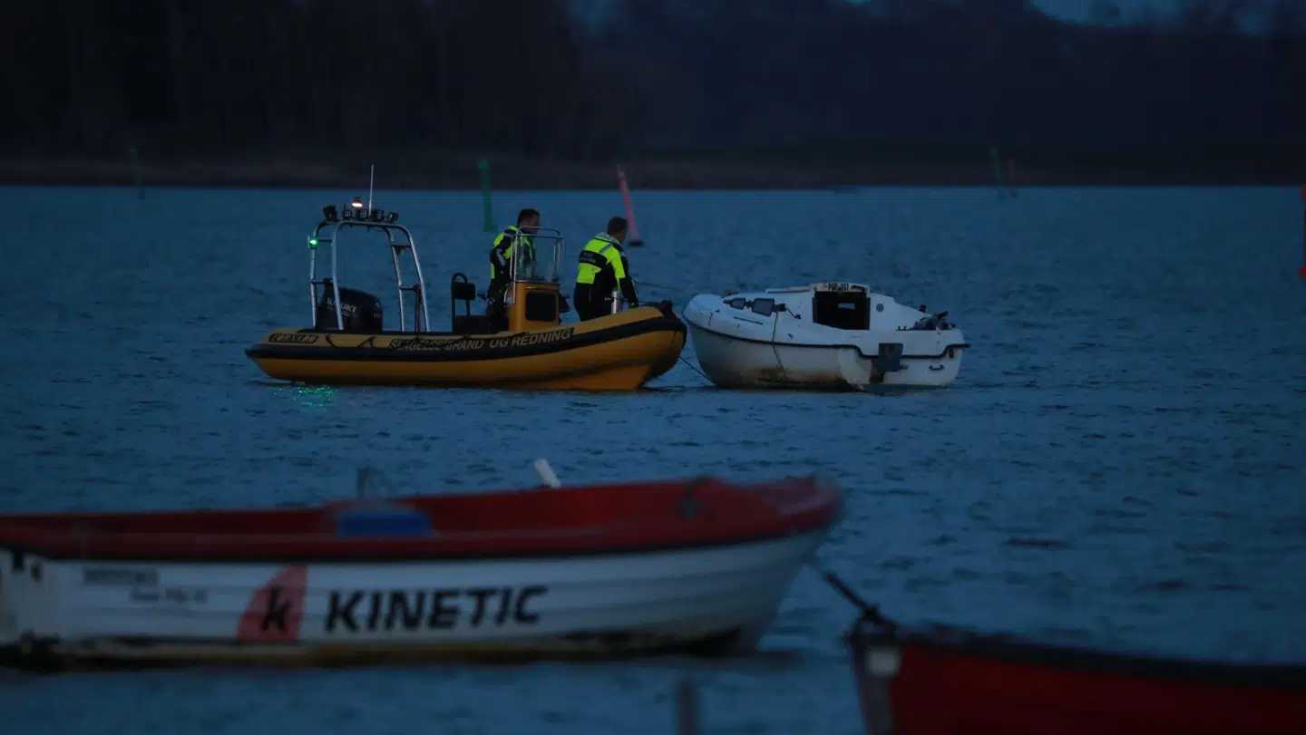 Manden sad fast, mens han råbte på hjælp.