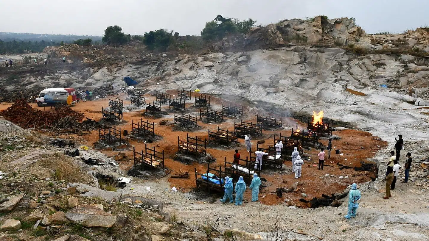 Et massekrematorie udenfor millionbyen Bangalore i det sydlige Indien.