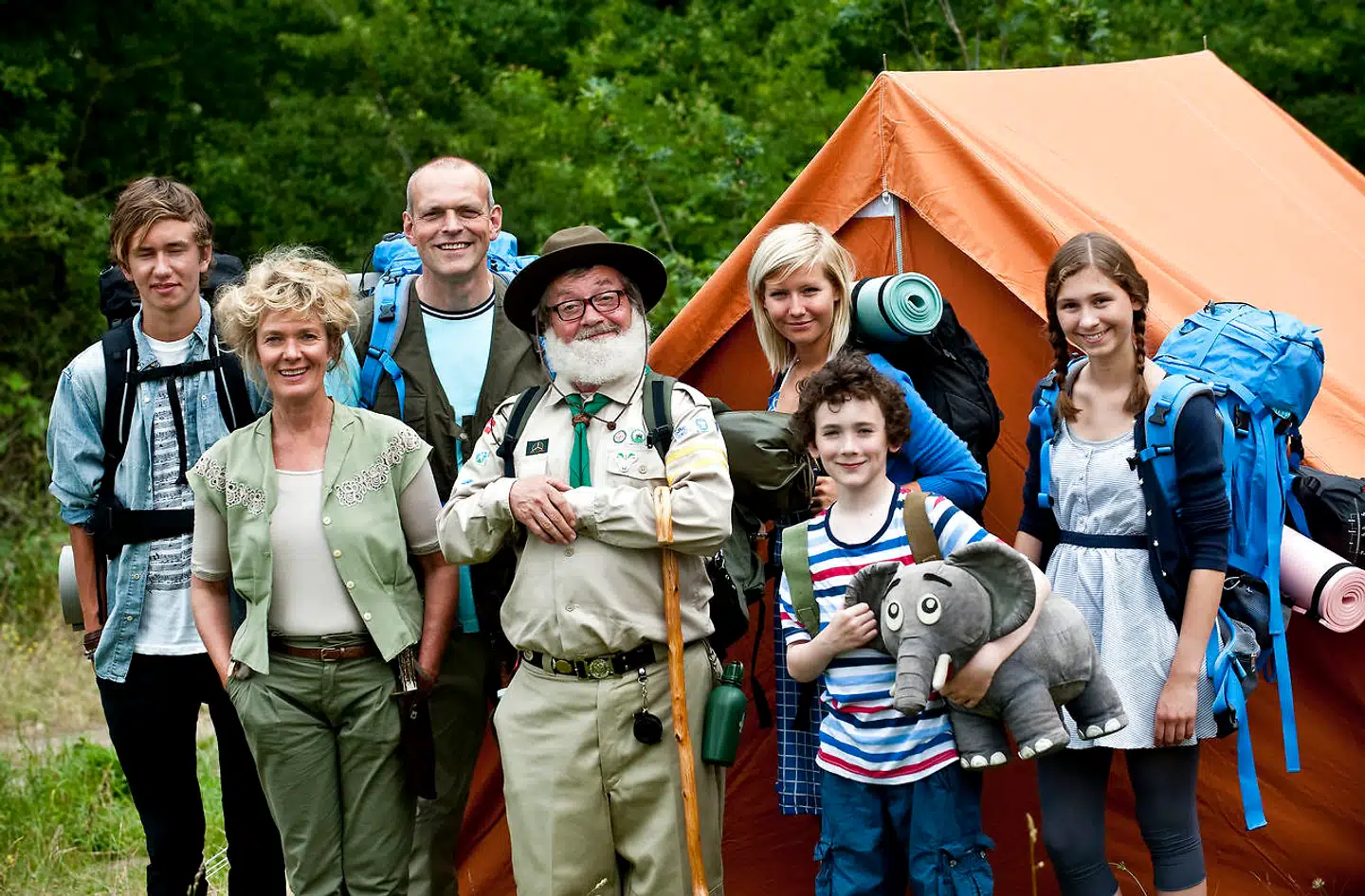 Carla Mickelborg (tredje fra højre) fortalte tidligere i år, at hun som teenager under optagelserne til en »Far til Fire«-film, der udkom i 2005, var blevet forført af en mand i 40erne fra filmholdet. Samme mand var indtil fornylig tilknyttet produktionen på en kommende film i serien. Arkivfoto fra 2010.