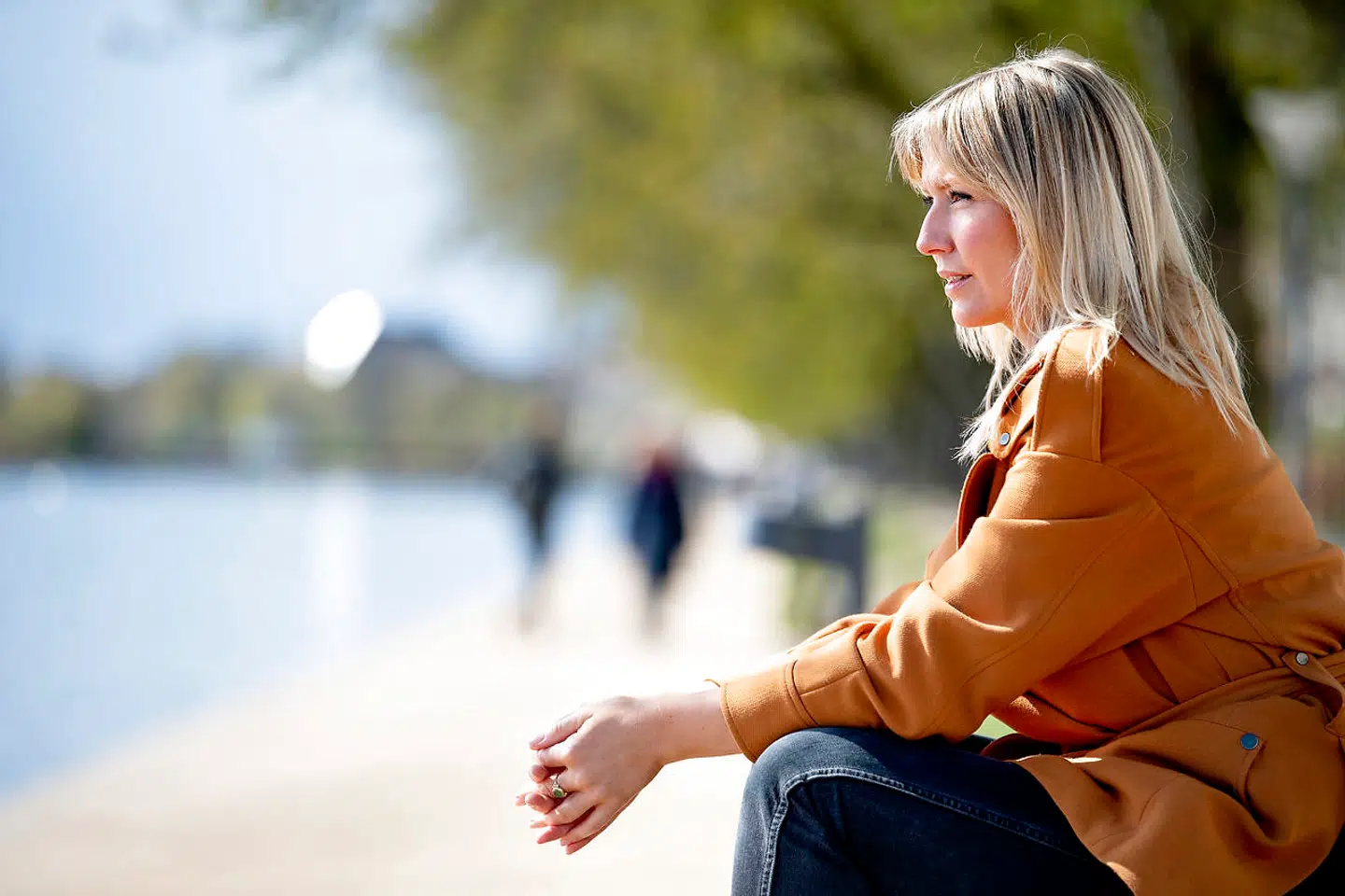 Influencer og tidligere skuespiller Carla Chloe Mickelborg har skrevet en bog om sit, til tider anstrengende, forhold til sin mor. Her kommer hun også ind på hændelsen under indspilningen af 'Far til fire'.