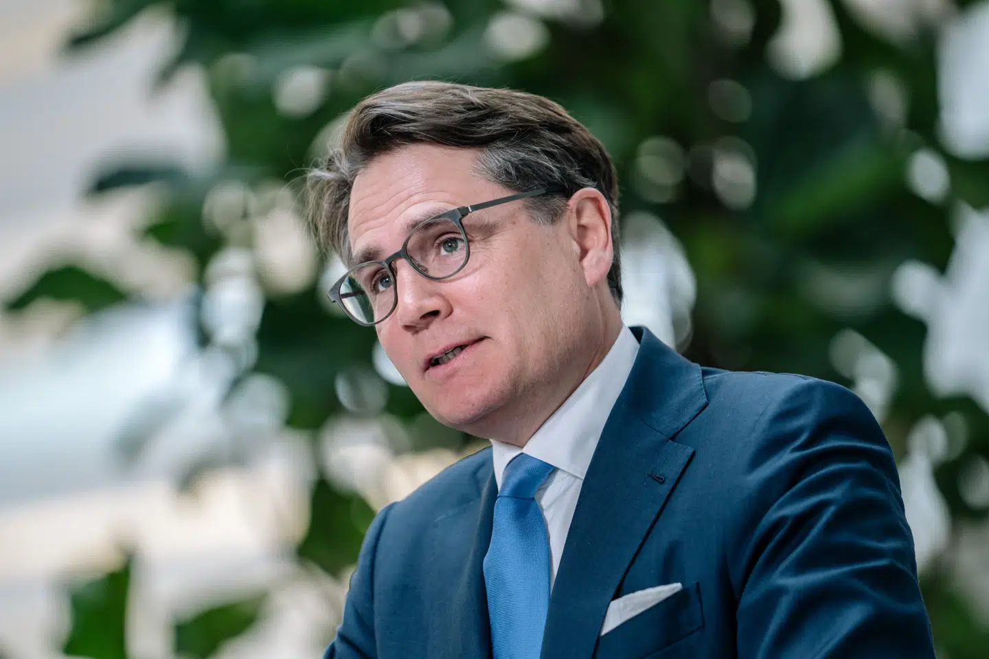 Direktør for Dansk Erhverv, Brian Mikkelsen, skriver på Twitter, at politikerne bør tage magten fra sundhedsstyrelsens direktør Søren Brostrøm. Emil Helms/Ritzau Scanpix
