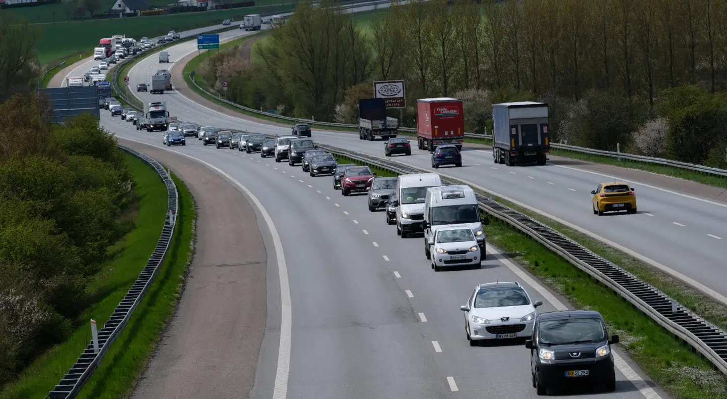 Køen her er fra omkring klokken 13 mandag.