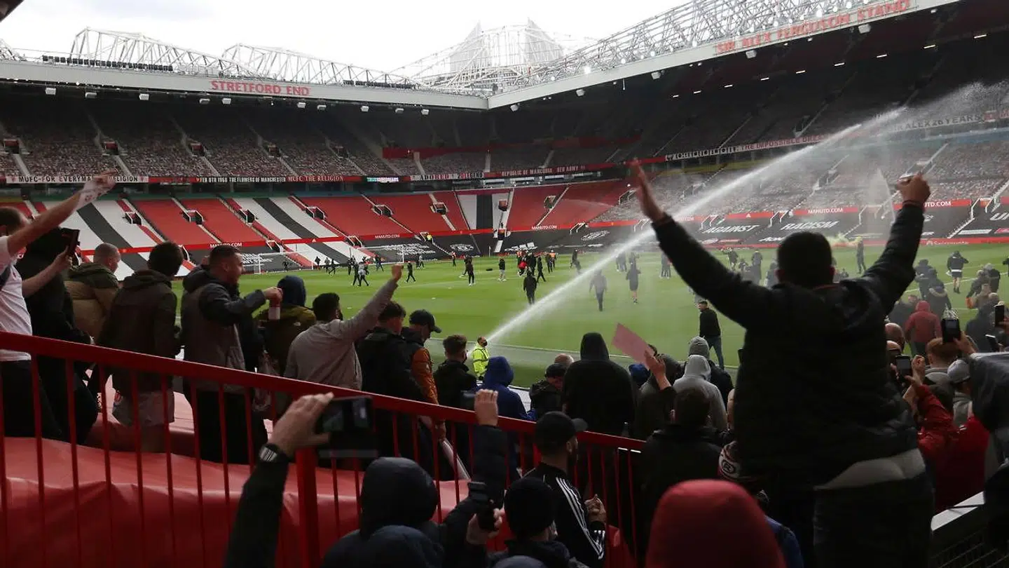 Søndag brød United-fans ind på Old Trafford.