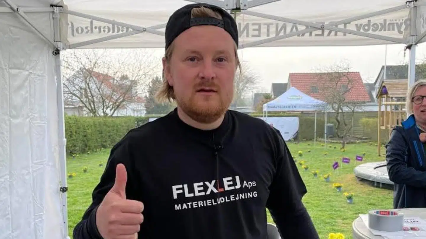 Jesper Clausen har gået 200.000 kroner hjem til Børnecancerfonden i sin baghave.