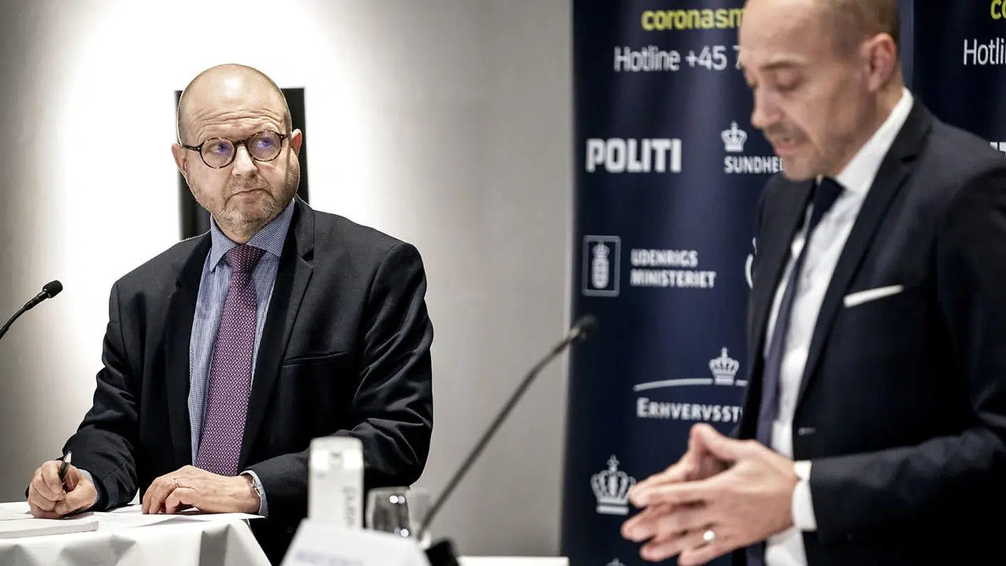 Sundhedsminister Magnus Heunicke (S) og tidligere direktør i Lægemiddelstyrelsen, Thomas Senderovitz (tv.), under pressemøde med status på covid-19 i Danmark tilbage i november 2020.