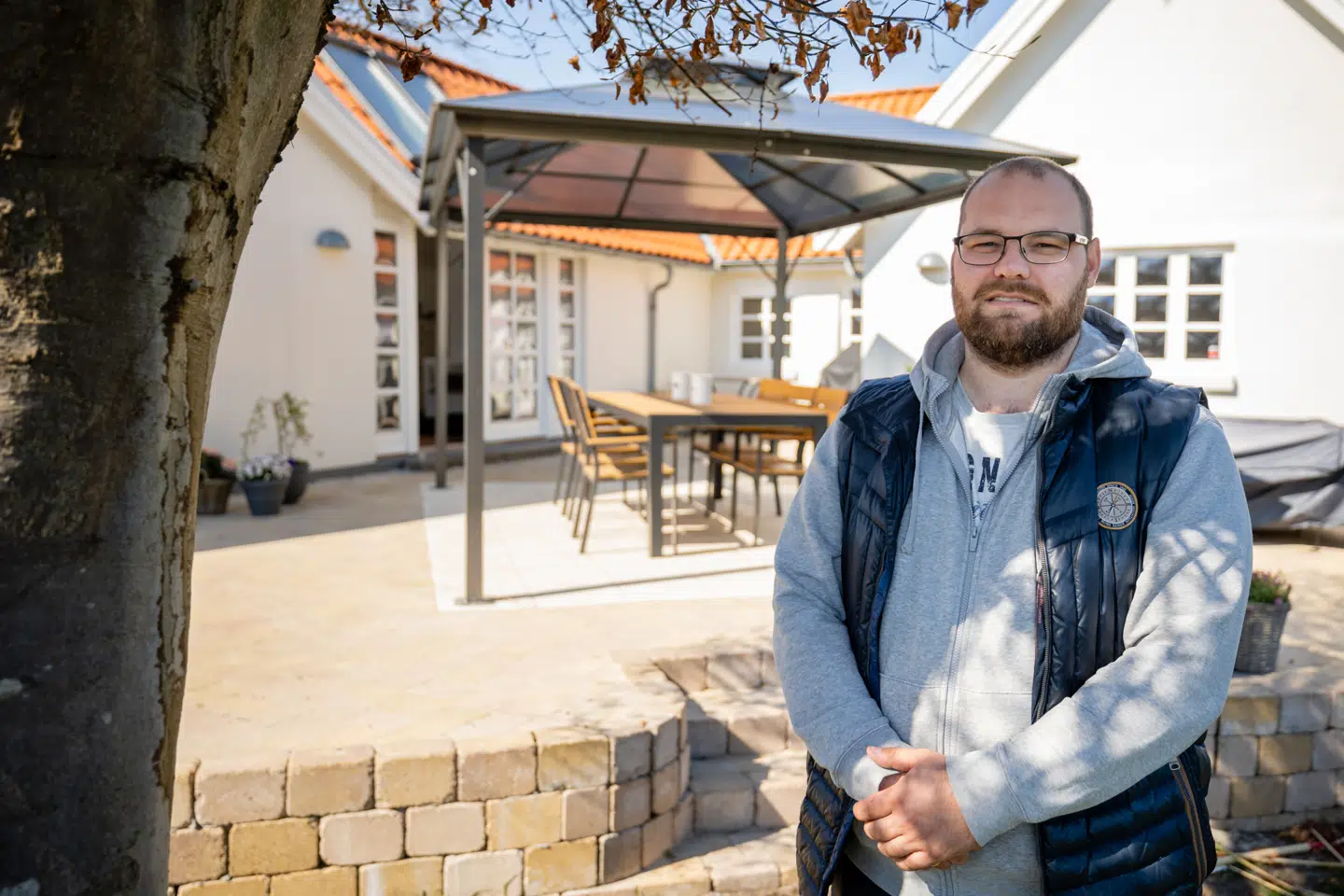 Mathias Krarup, der har sparet omkring 80.000 kroner på håndværkeropgaver ved at indhente flere tilbud.