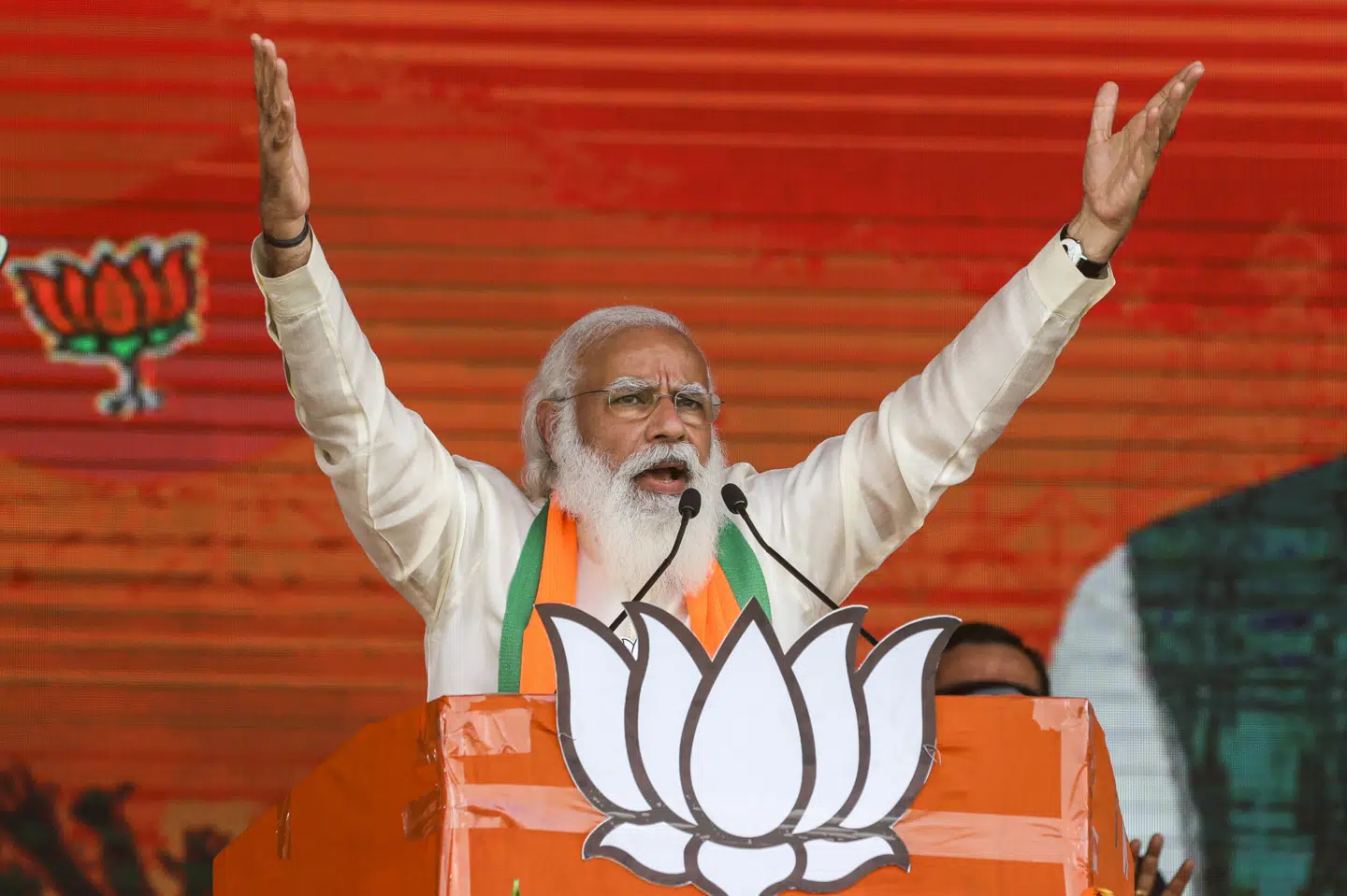 Indiens premierminister, Narendra Modi, førte valgkamp for sit parti, BJP, i storbyen Kolkata forud for delstatsvalget i Vestbengalen. Men partiet må nøjes med omkring 80 af de 294 pladser i delstatsparlamentet. (Arkivfoto) Bikas Das/Ritzau Scanpix
