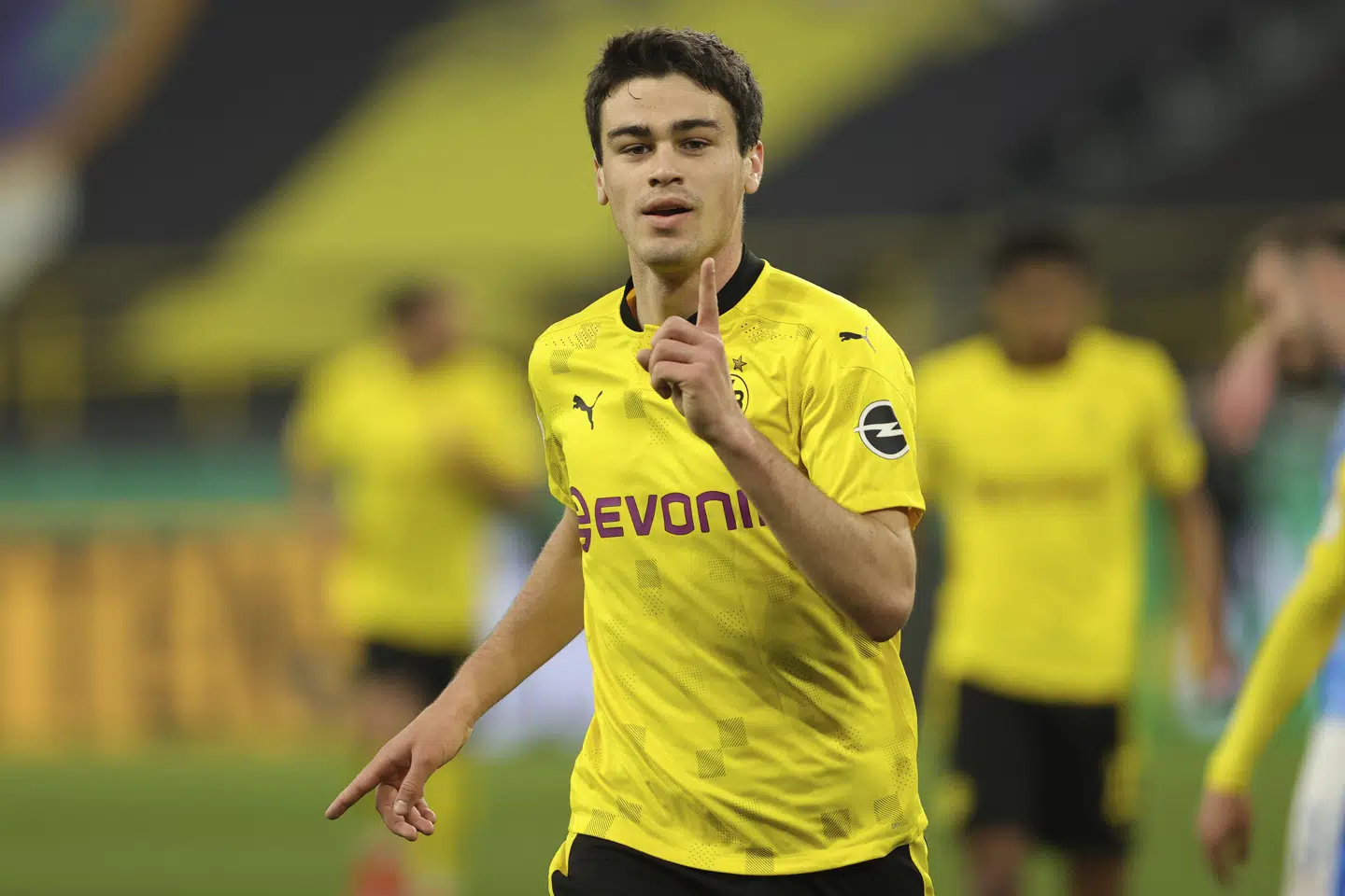 Giovanni Reyna scorede de to første mål, da Borussia Dortmund rundbarberede Holstein Kiel i pokalsemifinalen. Ralf Ibing/Ritzau Scanpix