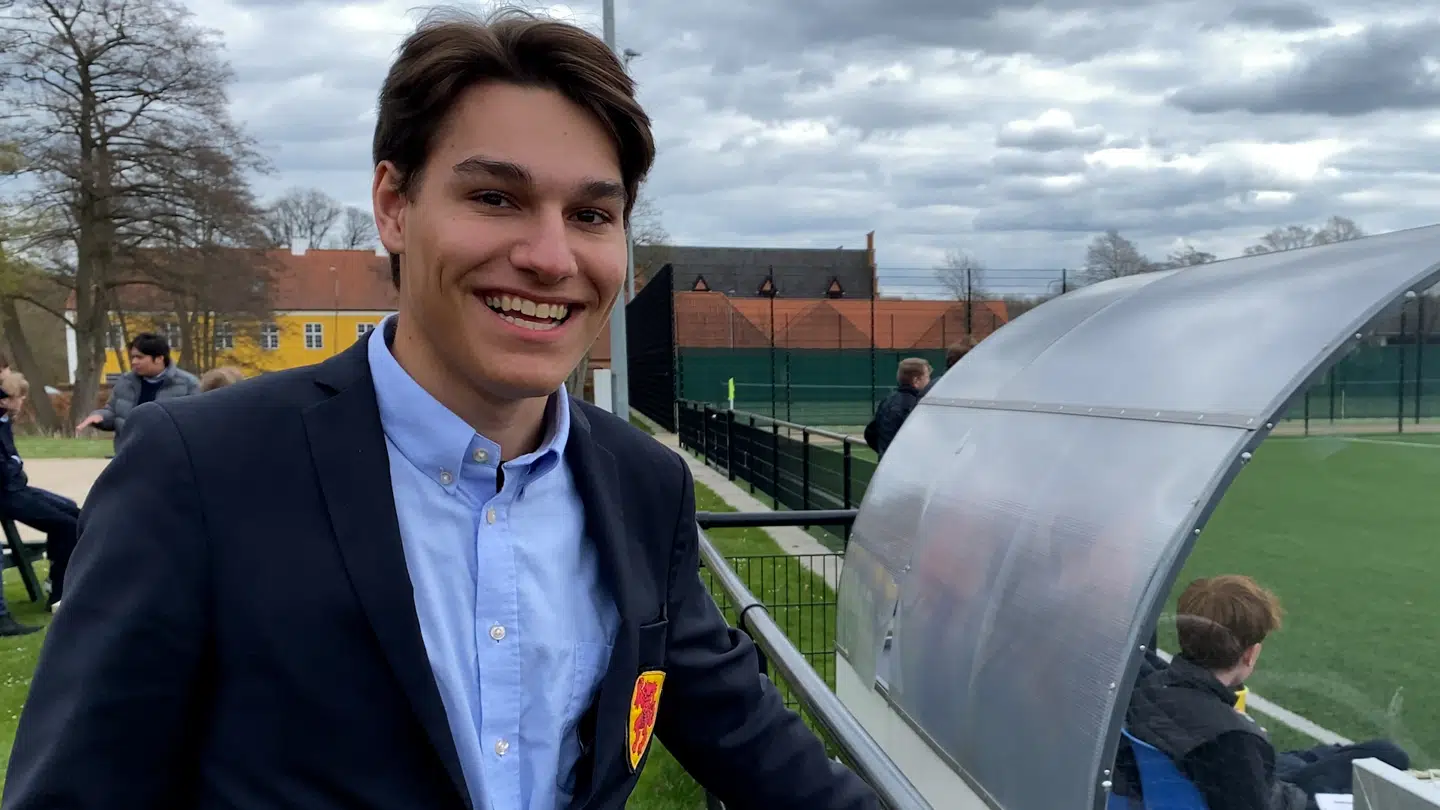 Casper Lonsdale går i 3. g, og så er han præfekt for sin gård.