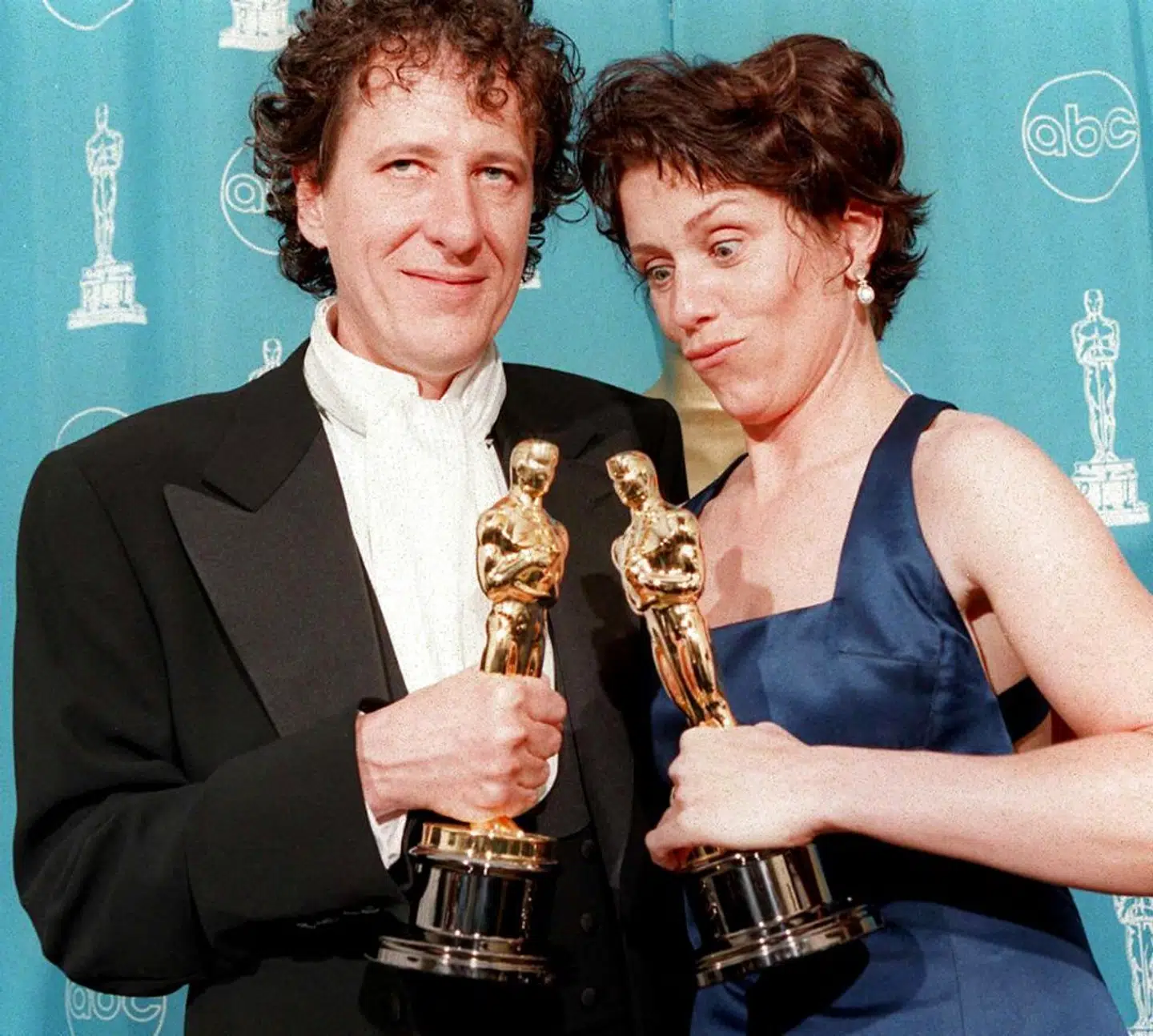 Geoffrey Rush og Frances McDormand fotograferet under Oscar-uddelingen i 1997. Her vandt sidstnævnte en Oscar for sin rolle i 'Fargo'.