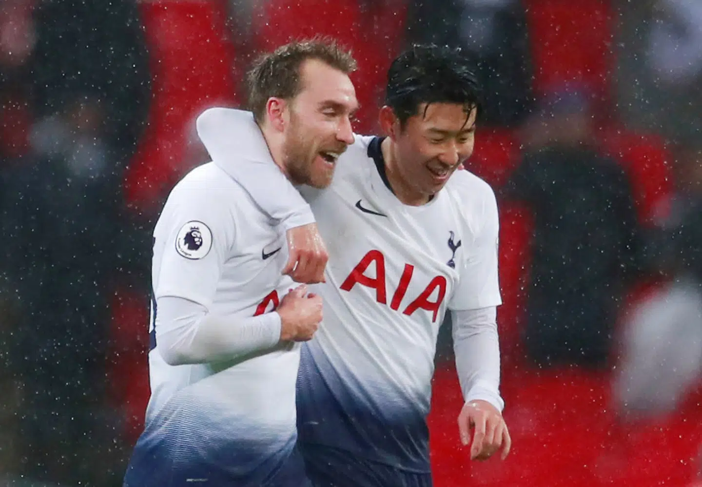 Christian Eriksen (tv.) og Heung-Min Son jubler sammen i Tottenham-trøjen.