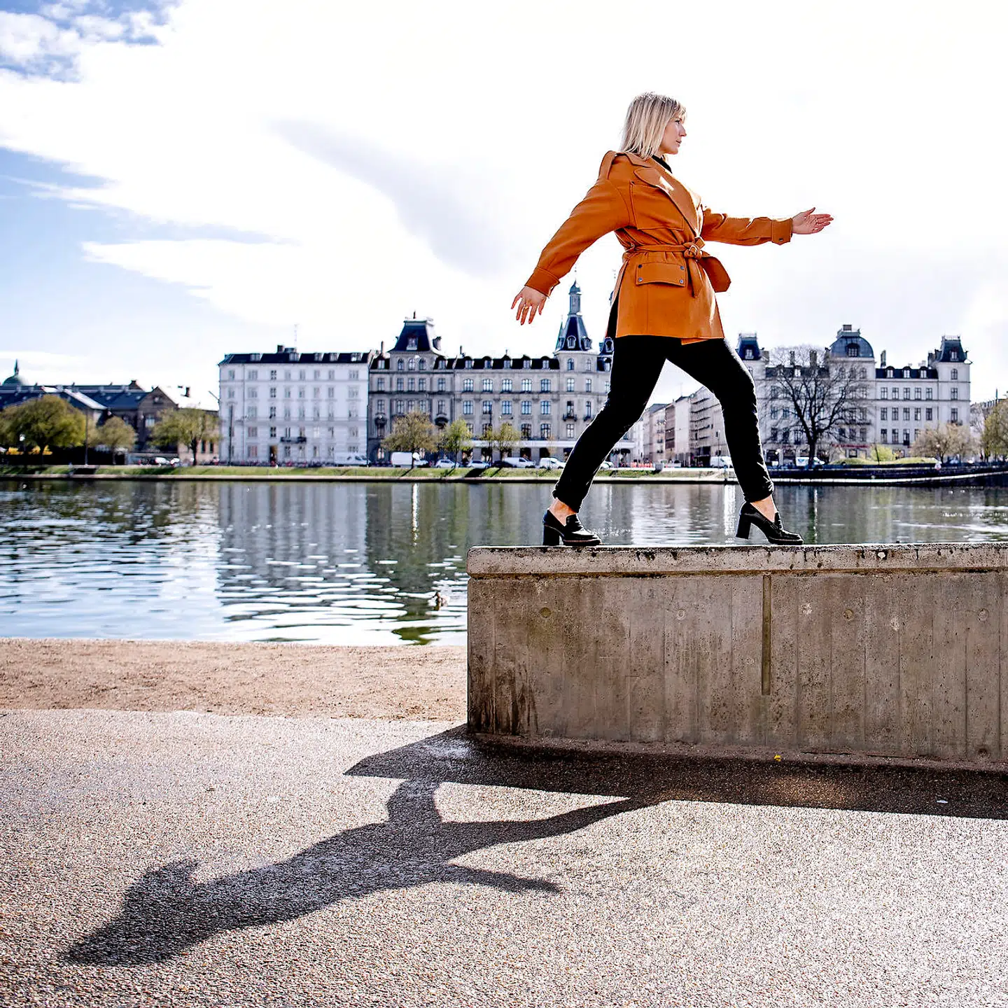 Influencer og tidligere skuespiller Carla Chloe Mickelborg har skrevet en bog om sit, til tider anstrengende, forhold til sin mor.