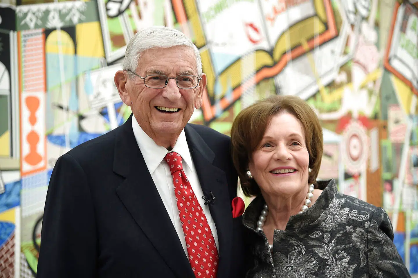 Eli Broad fotograferet i septemper 2015 med sin hustru, Edythe Broad. (Arkivfoto)