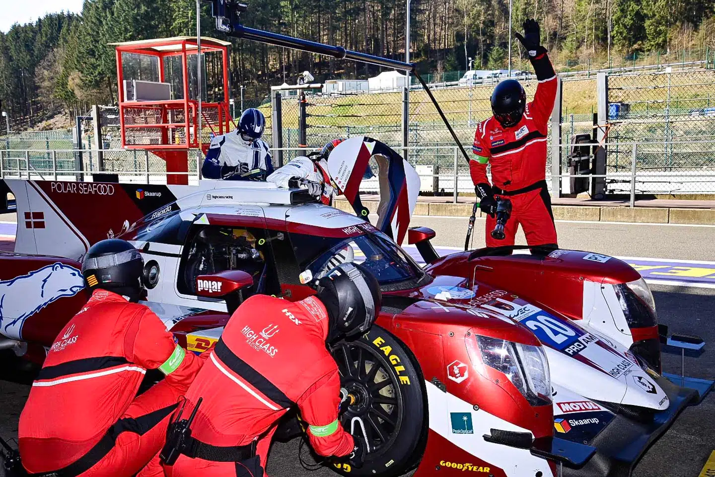 Jan Magnussen og Team High Class Racing under pitstop træning op til lørdagens VM-premiere i Spa-Francorchamps.