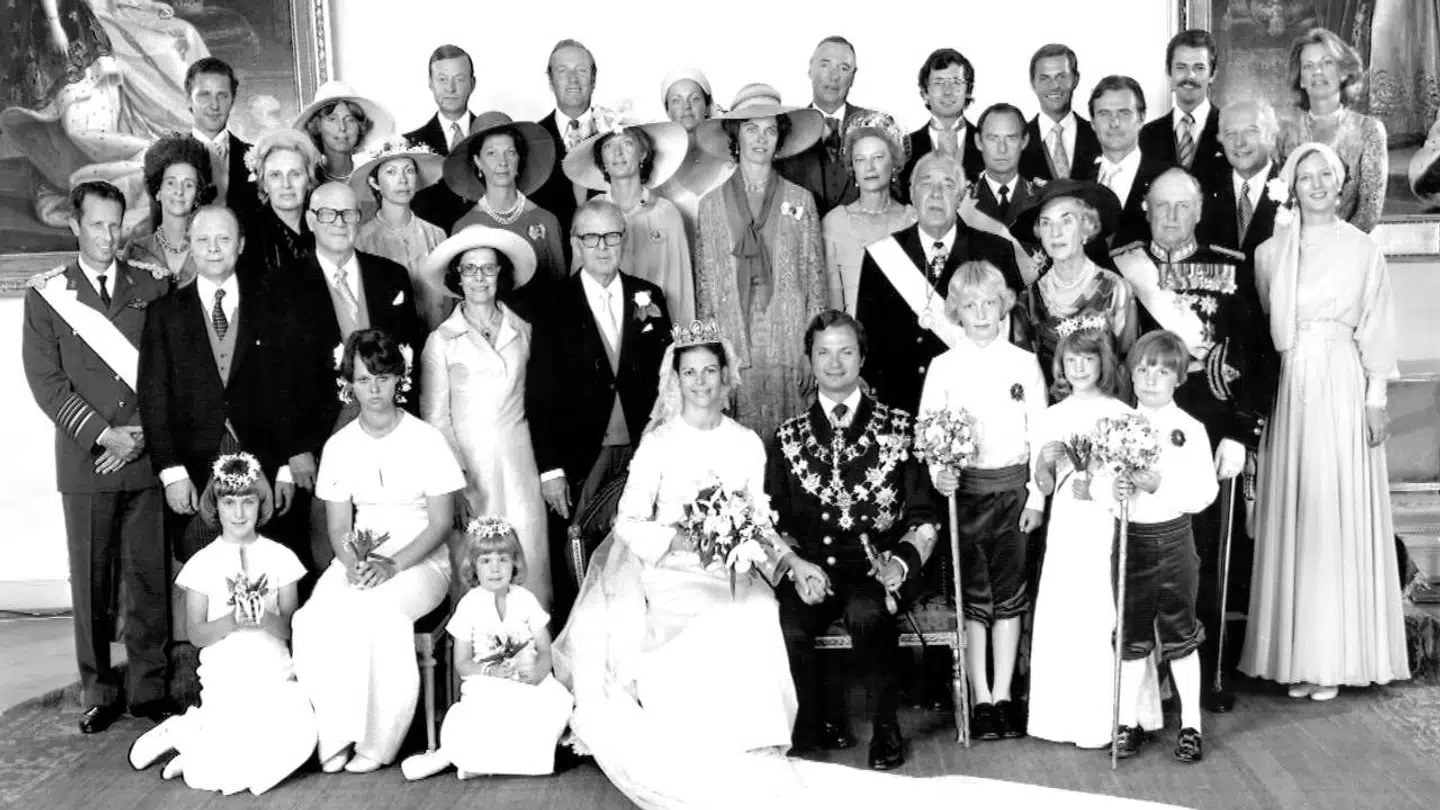 Kong Carl Gustaf giftede sig i 1976 med Silvia. »Det er almindeligt antaget, at Carl Gustaf ville have mistet sin arveret til tronen, hvis han havde giftet sig med Silvia i den gamle konges levetid,« har historiker Jon Bloch Skipper tidligere udtalt til Billed-Bladet.