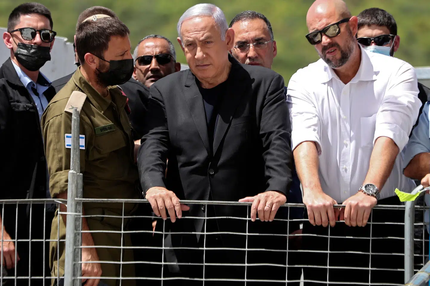 Israels premierminister, Benjamin Netanyahu, kalder et amokløb, hvor mindst 44 mennesker natten til fredag blev mast ihjel, for en af de værste katastrofer i Israels historie. Tragedien skete ved en jødisk festival på bjerget Meron i det nordlige Israel. Der var hovedsageligt ortodokse jøder til stede ved festivalen, hvor op mod 100.000 deltog i markeringen af Lag Ba'Omer-højtiden, skriver mediet Times of Israel. Ronen Zvulun/Ritzau Scanpix