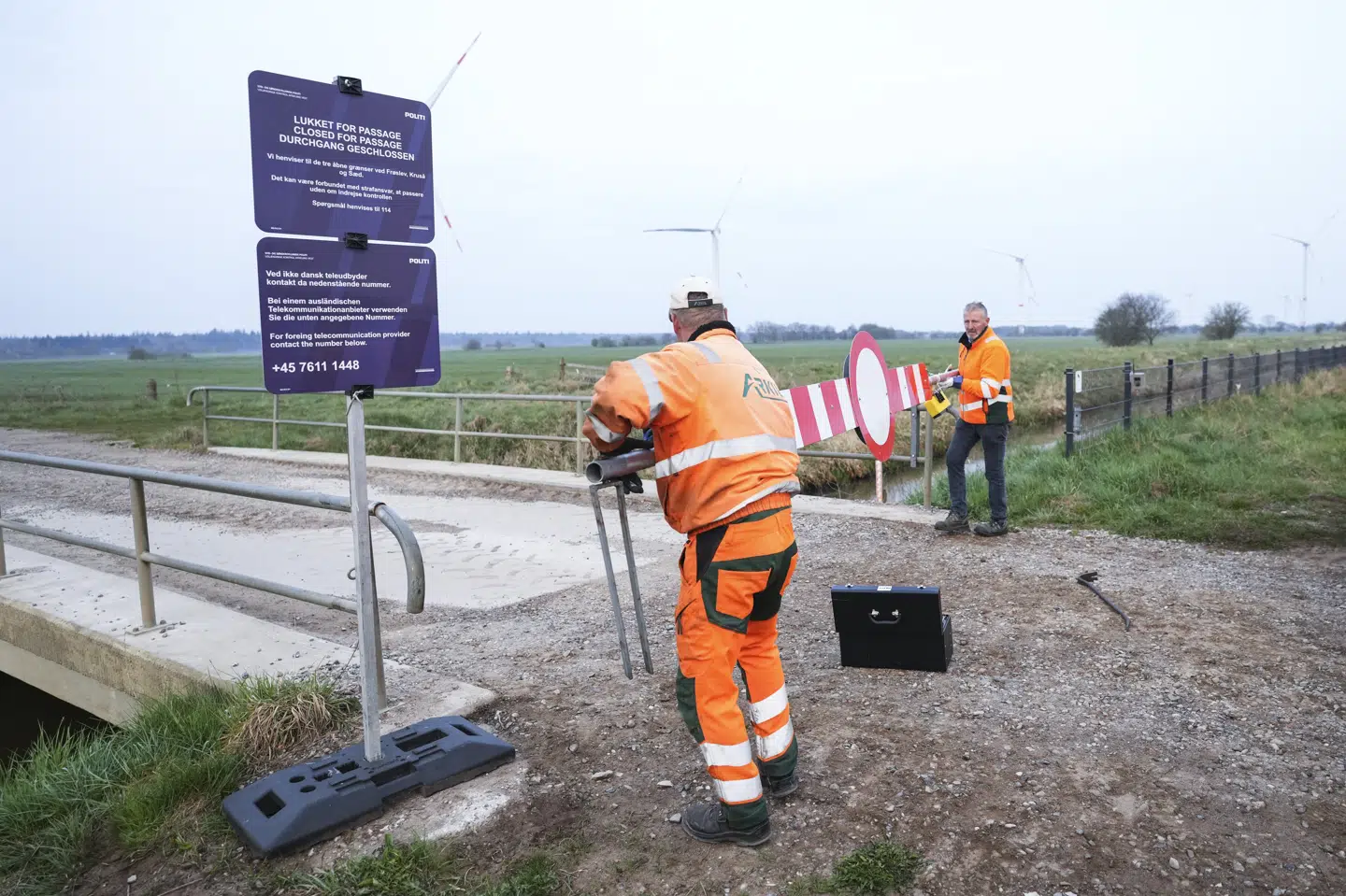 Tønder Kommune har fredag morgen fjernet afspærringen ved grænseovergangen til Tyskland ved Beirskro ved Tønder i Sønderjylland. Det er en af 13 overgange, der er genåbnet. Claus Fisker/Ritzau Scanpix
