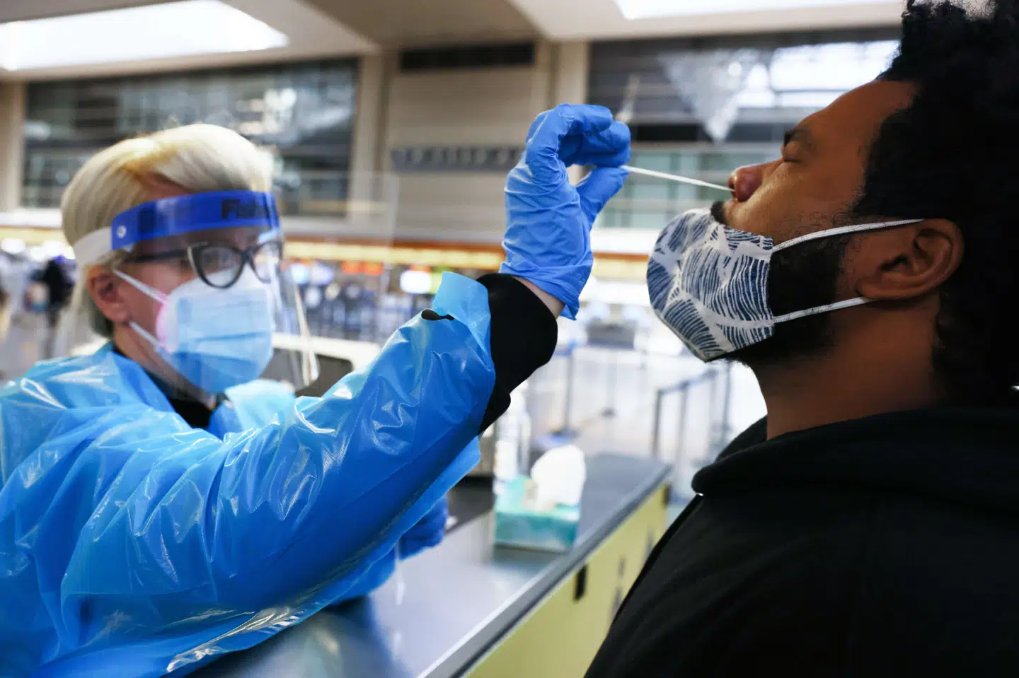 Cirka en ud af 50 har fået foretaget en positiv coronatest på verdensplan siden pandemiens begyndelse. (Arkivfoto) Mario Tama/Ritzau Scanpix