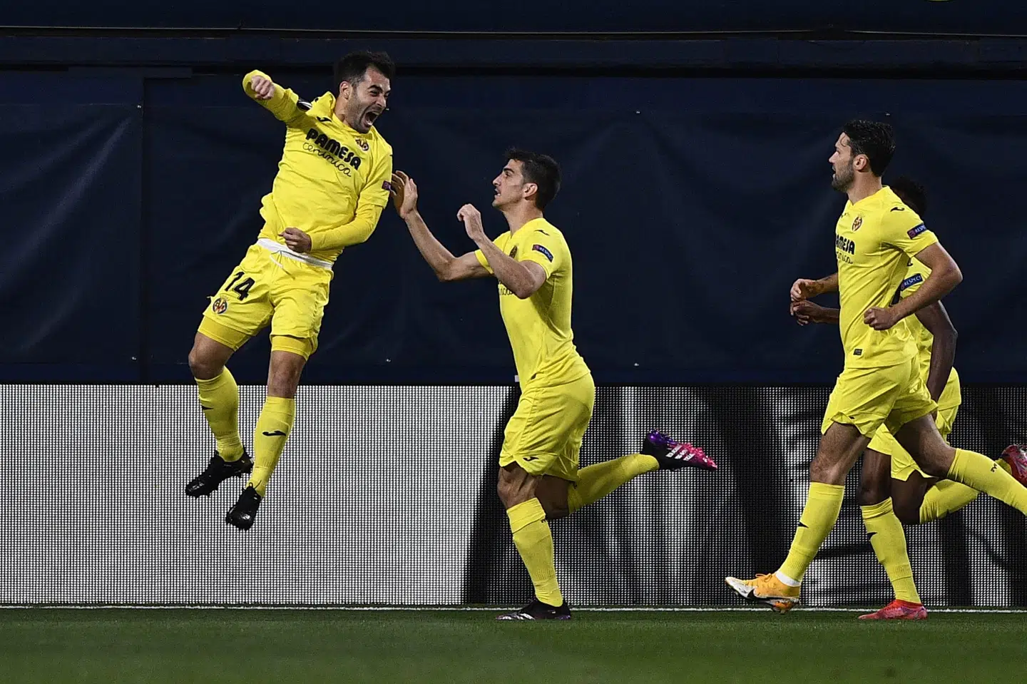 Der var stor jubel efter 1-0-scoringen tidligt i Villarreals hjemmekamp mod Arsenal. Pablo Morano/Reuters