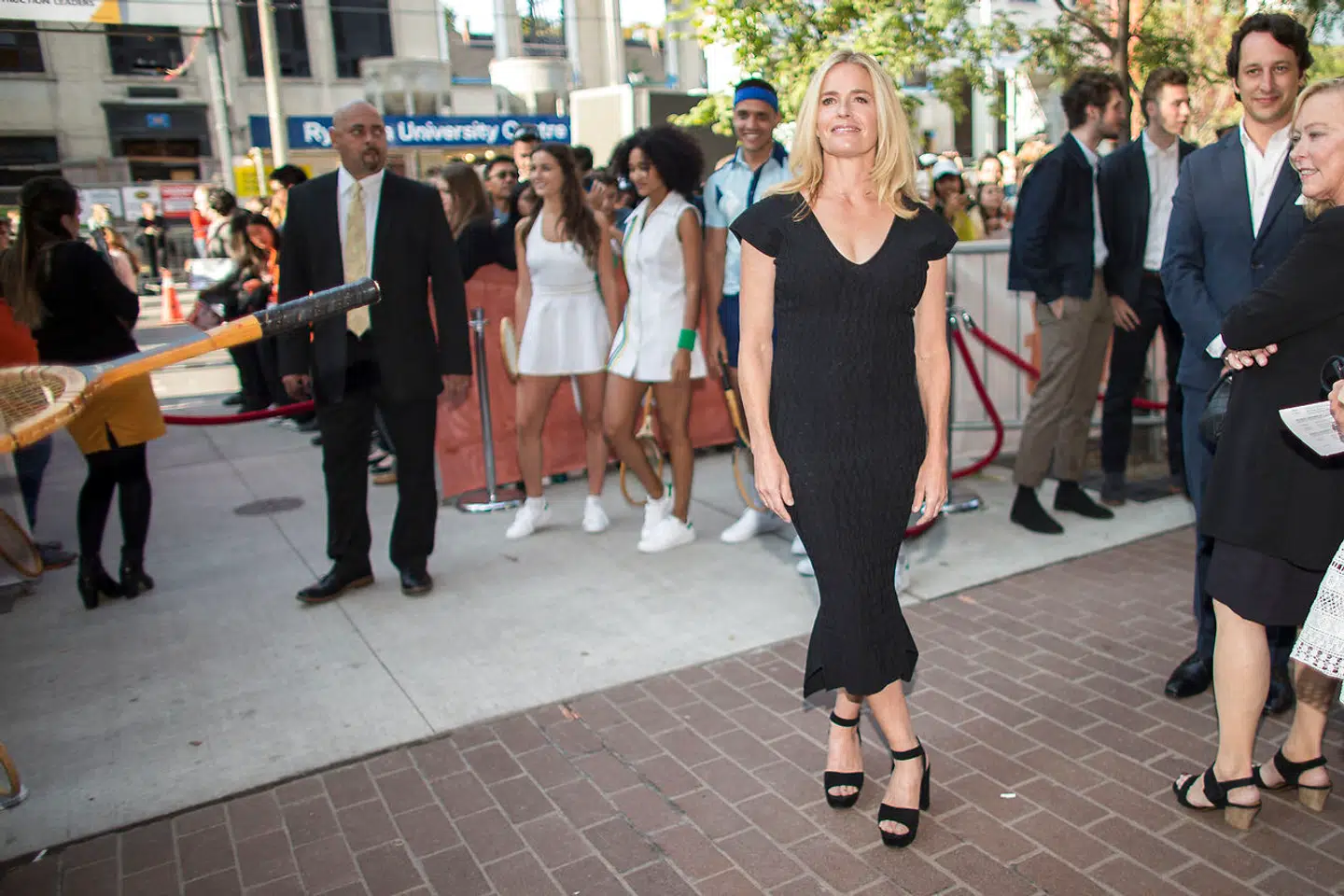 Elisabeth Shue kan takke Tom Cruise for, at hun stadig er i live. Geoff Robins / AFP