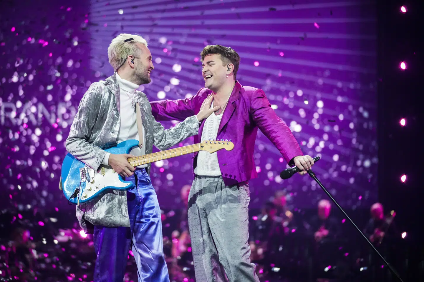 Det er første gang i 24 år, at Danmark sender en sang sunget udelukkende på dansk til det europæiske melodigrandprix, Eurovision. Det er duoen Fyr & Flamme, som med det 80'er inspirerede hit Øve os på hinanden repræsenterer de rød-hvide farver i slutningen af maj. (Arkivfoto) Martin Sylvest/Ritzau Scanpix