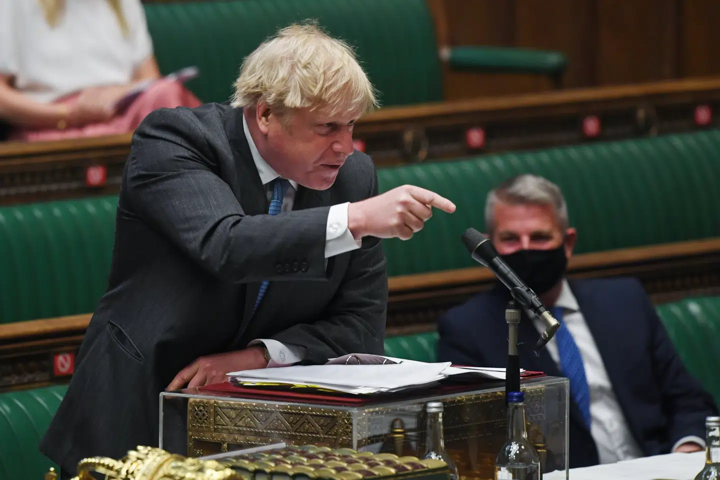 Her ses Boris Johnson under spørgsmåls-sessionen i det britiske underhus.