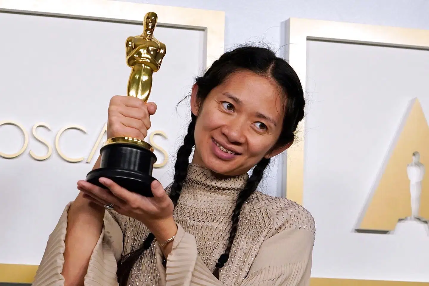 Den kinesiske instruktør Chloé Zhao, der blev årets store Oscar-vinder med filmen 'Nomadland'.