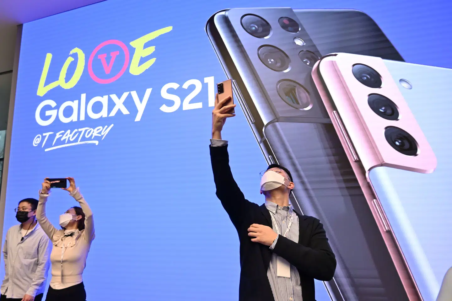 Flagskibsserien Galaxy S21 blev præsenteret i januar i år og er i Danmark noget billigere end den tidligere flagskibsserie S20. Jung Yeon-Je/Ritzau Scanpix