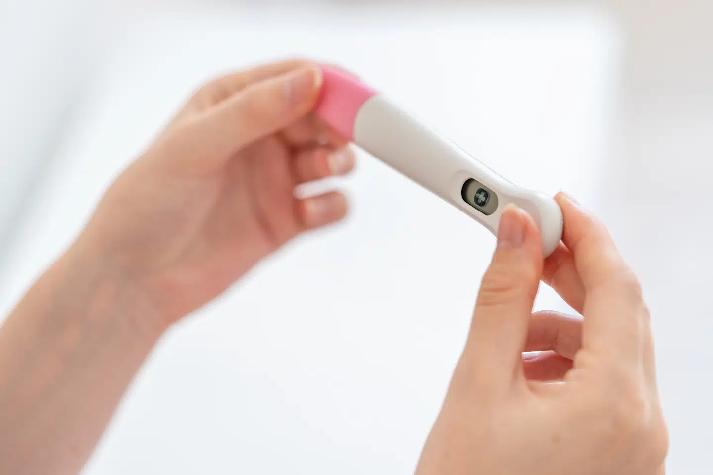 Eksperter i genetiske undersøgelser foreslår at indføre genscreening af alle kommende forældre for at finde risikopar, som kan komme til at få børn med alvorlige arvelige lidelser. (Arkivfoto) Ida Marie Odgaard/Ritzau Scanpix