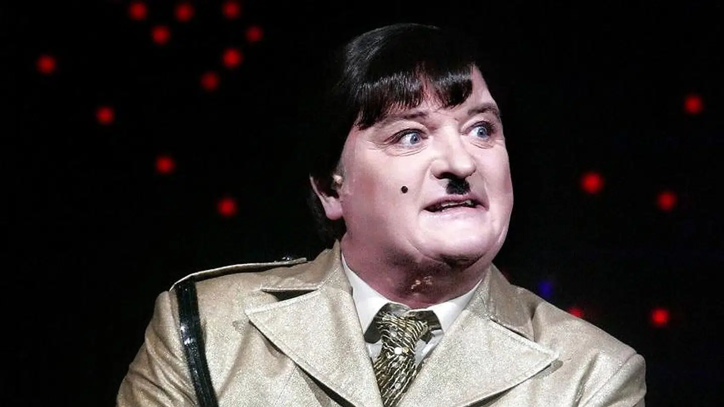 Steen Springborg spilleder Hitler i Det Ny Teaters udgave af 'Forår for Hitler'.