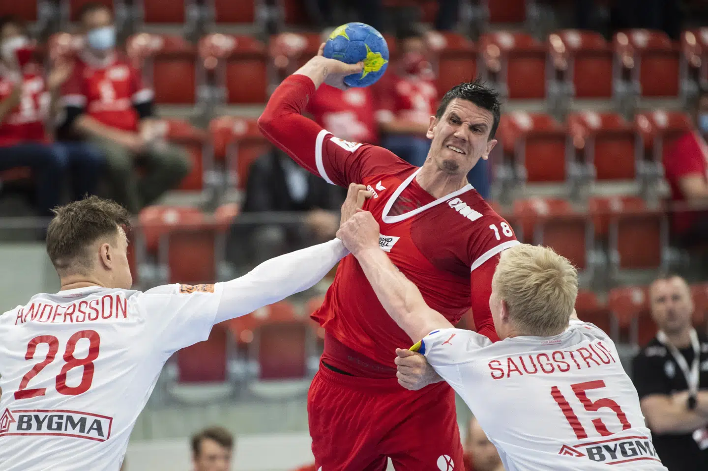 Schweiz' Andy Schmid gav det danske forsvar store problemer i EM-kvalifikationskampen onsdag aften. Ennio Leanza/Ritzau Scanpix