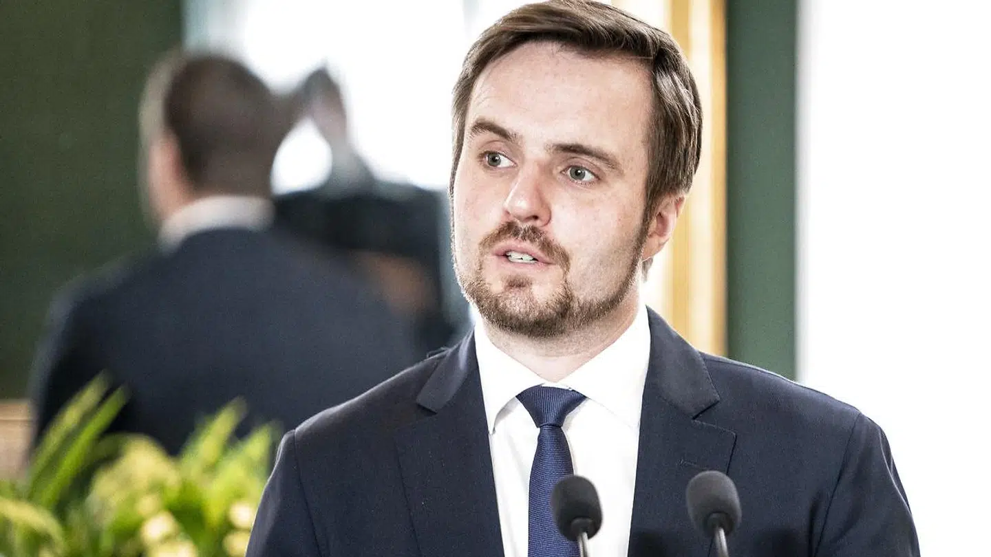 Erhvervsminister Simon Kollerup har rettet voldsom kritik af de danske banker.