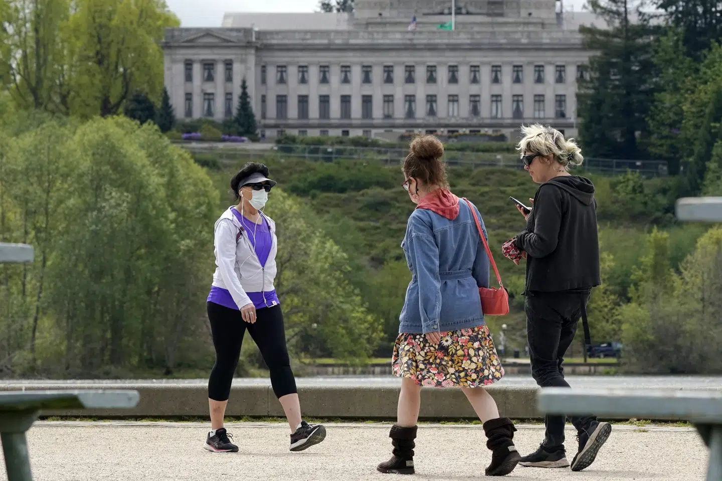 USA's Center for Sygdomskontrol og Forebyggelse (CDC) lemper reglerne for brugen af mundbind for færdigvaccinerede amerikanere. Ted S. Warren/Ritzau Scanpix