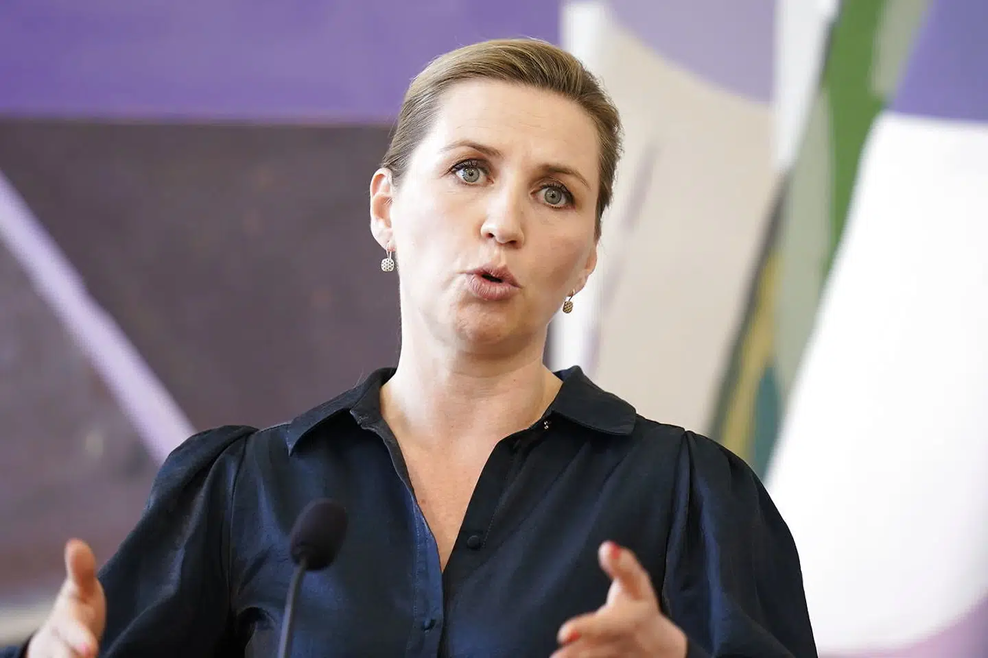 Mette Frederiksen mener, at sporten selv skal træffe en beslutning omkring VM i Qatar fremfor politikere.