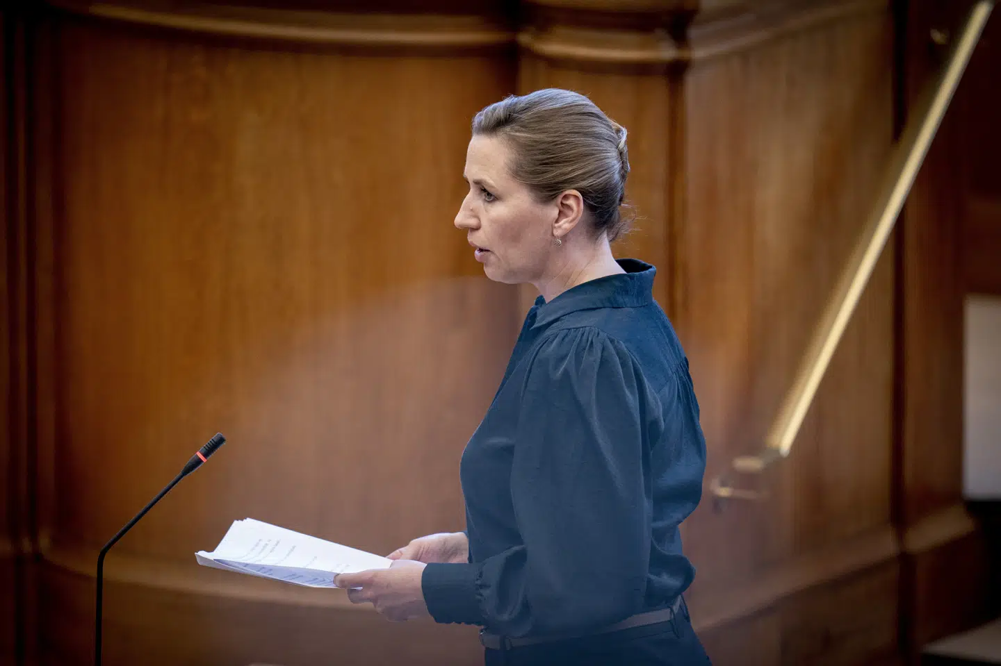 Statsminister Mette Frederiksen (S) siger under statsministerens spørgetime, at et nyt udrejsecenter givet vil skabe problemer for lokalbefolkningen, uanset hvor det placeres. Liselotte Sabroe/Ritzau Scanpix