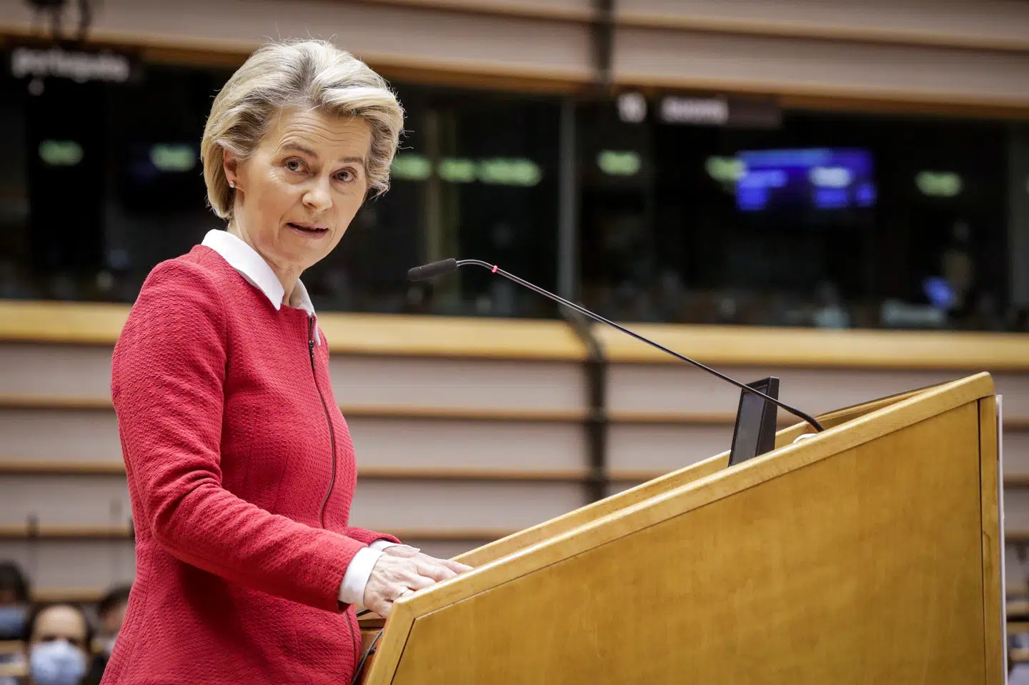EU-Kommissionens formand, Ursula von der Leyen, opfordrer medlemmerne af EU-Parlamentet til at stemme for ratificeringen af handels- og samarbejdsaftalen mellem EU og Storbritannien senere tirsdag. Pool/Reuters