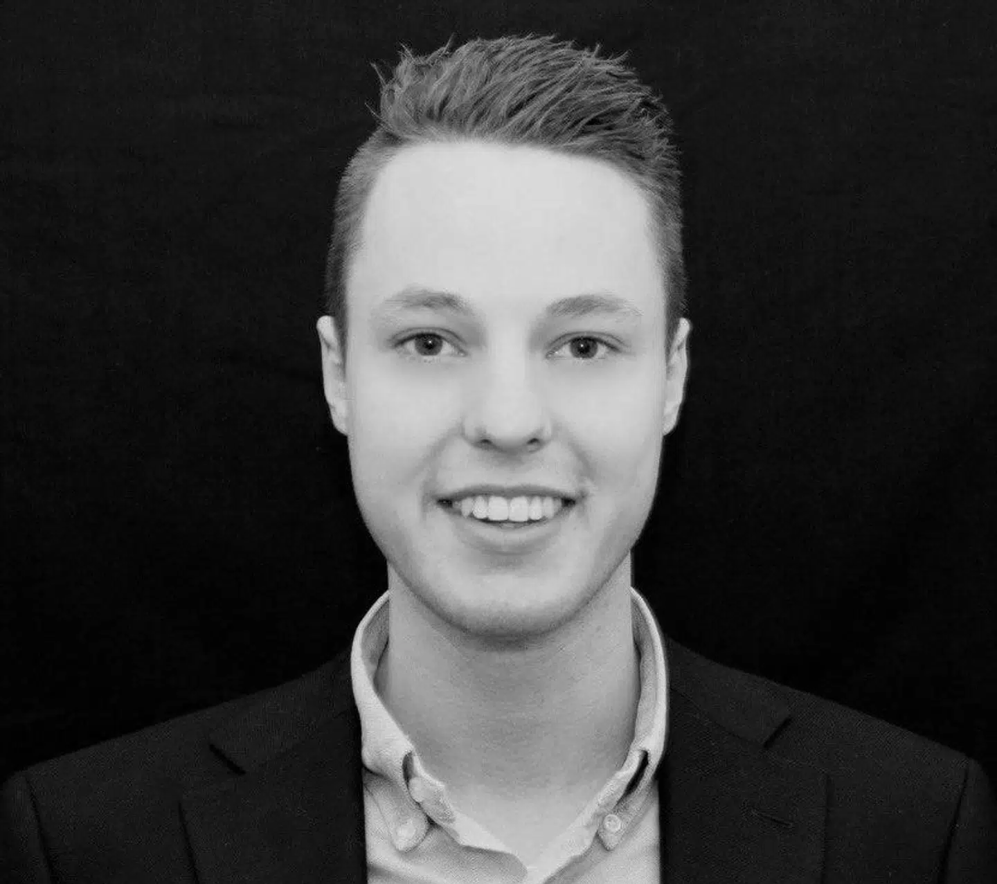 Casper Hjortbæk Svendsen sad halvanden time i kø i fredags for at køre de få hundrede meter hjem.