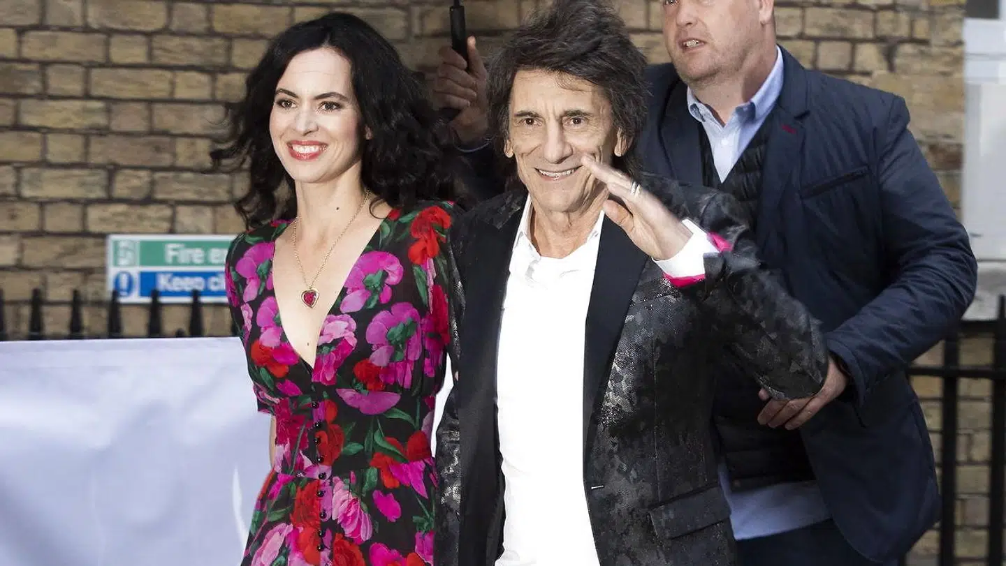 Ronnie Wood med sin 31 år yngre hustru, Sally.
