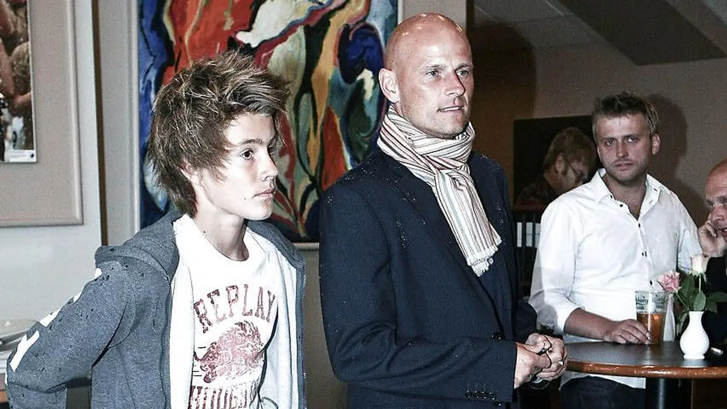 Et gammelt billede af Ståle og Markus Solbakken, der er til AC/DC-koncert i Parken.