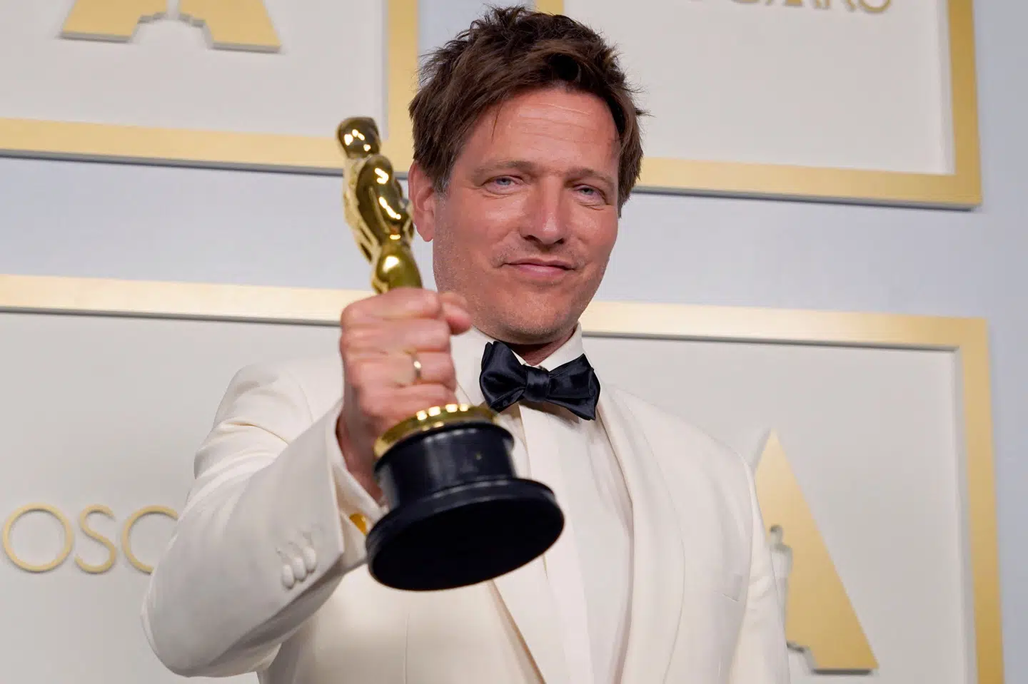 Thomas Vinterberg blev natten til mandag dansk tid tildelt en Oscar for Bedste Internationale Film for sin film Druk. Chris Pizzello/Ritzau Scanpix