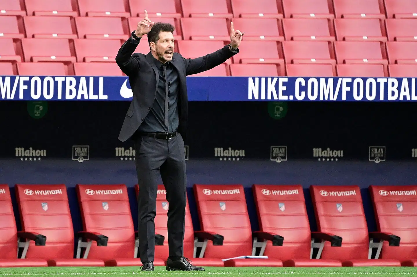 Diego Simeone har måttet se sit holds forspring i toppen af La Liga blive mindre og mindre i løbet af foråret. Javier Soriano/Ritzau Scanpix